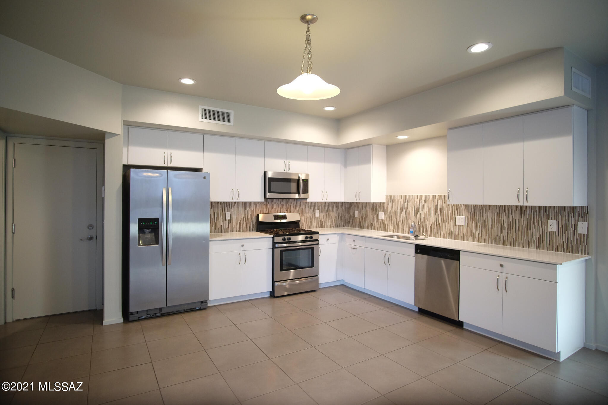 Park Modern SQ20171350679 - Residential Lease