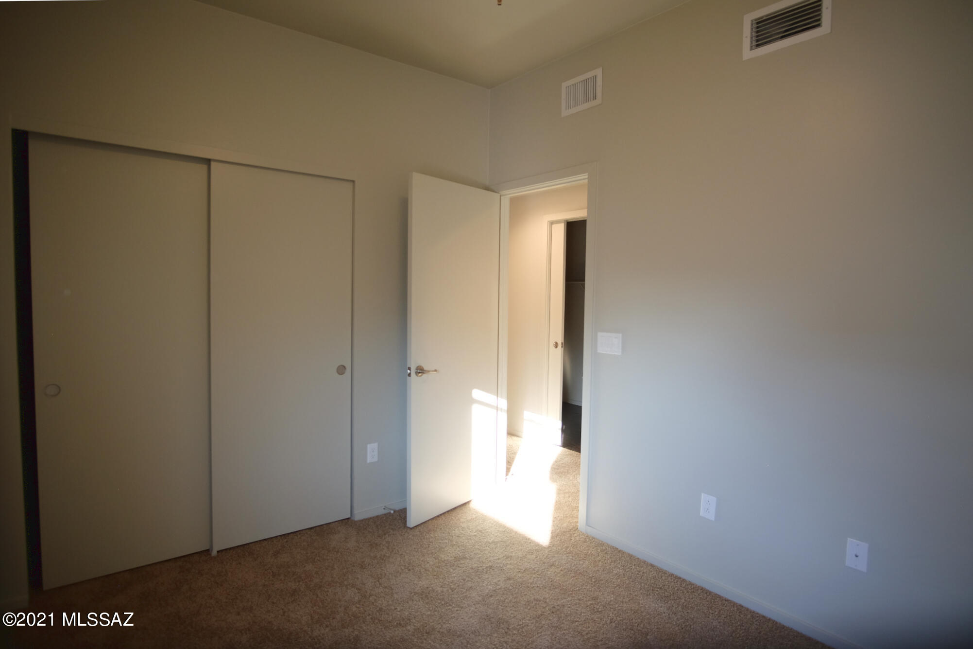 Park Modern SQ20171350679 - Residential Lease