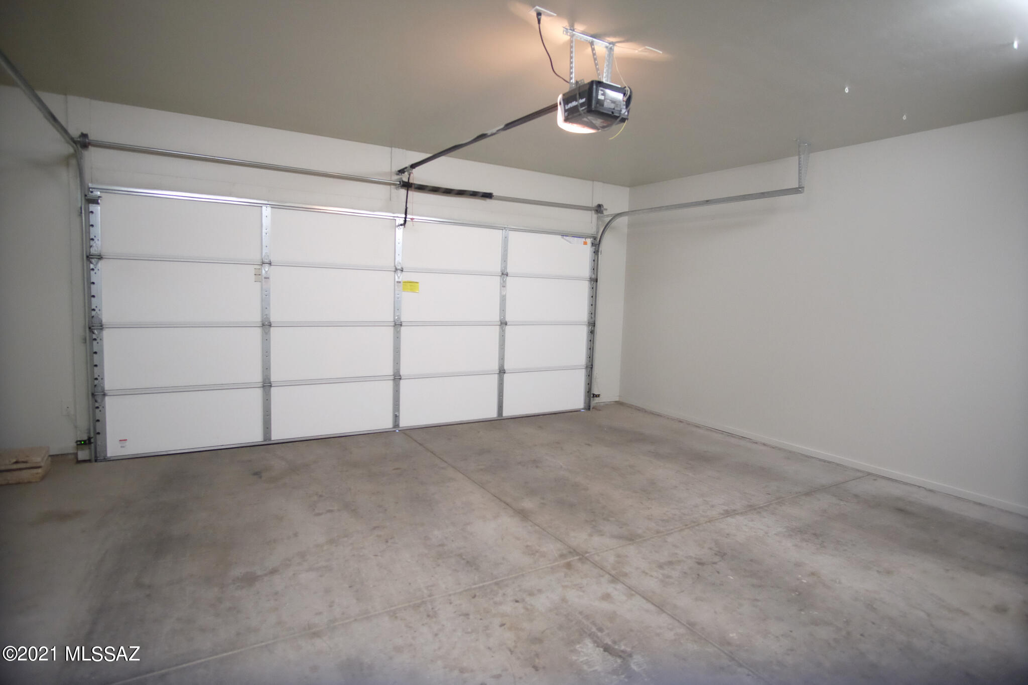 Park Modern SQ20171350679 - Residential Lease