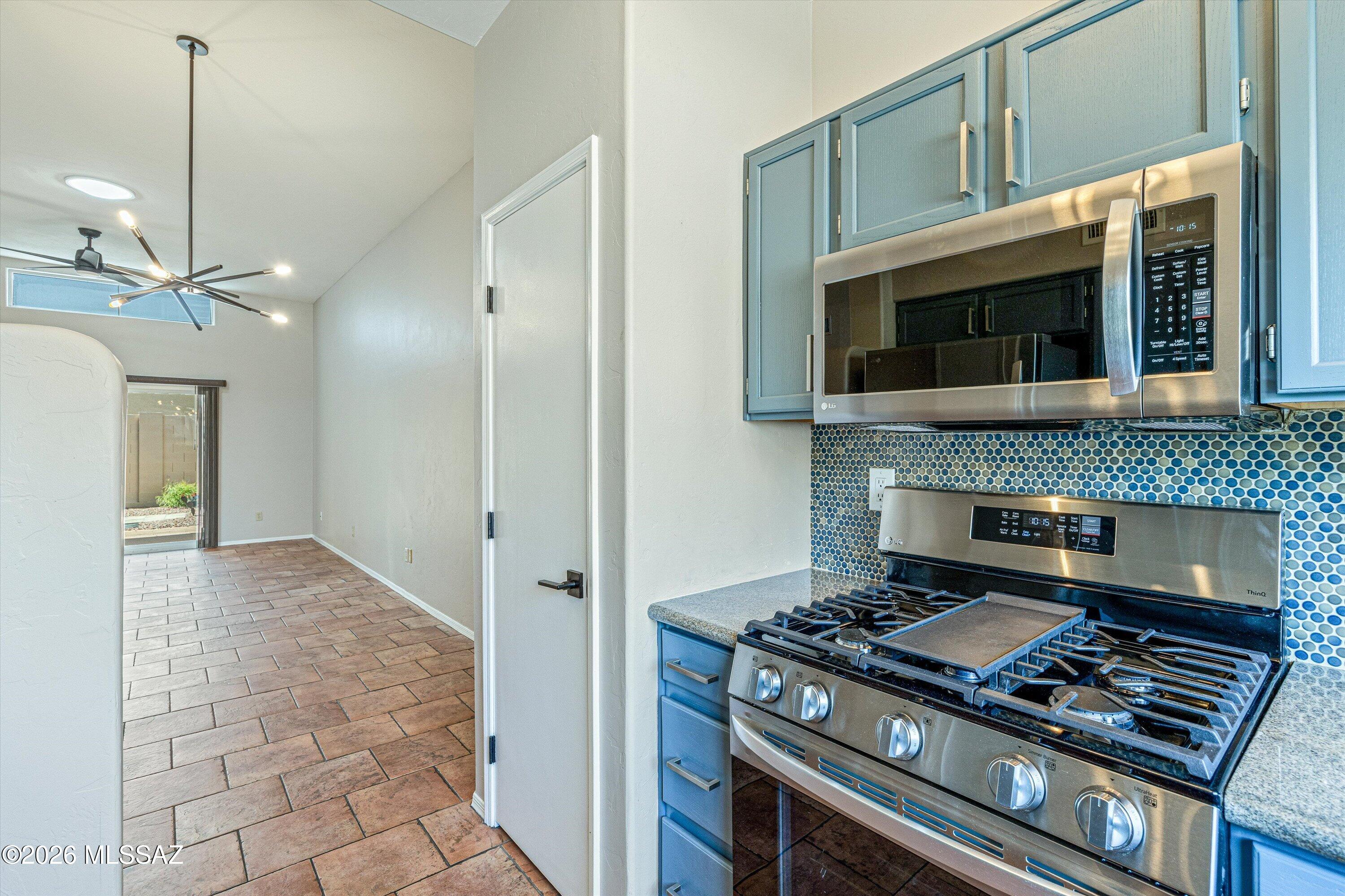 Town & Country (1-143) - Residential Lease