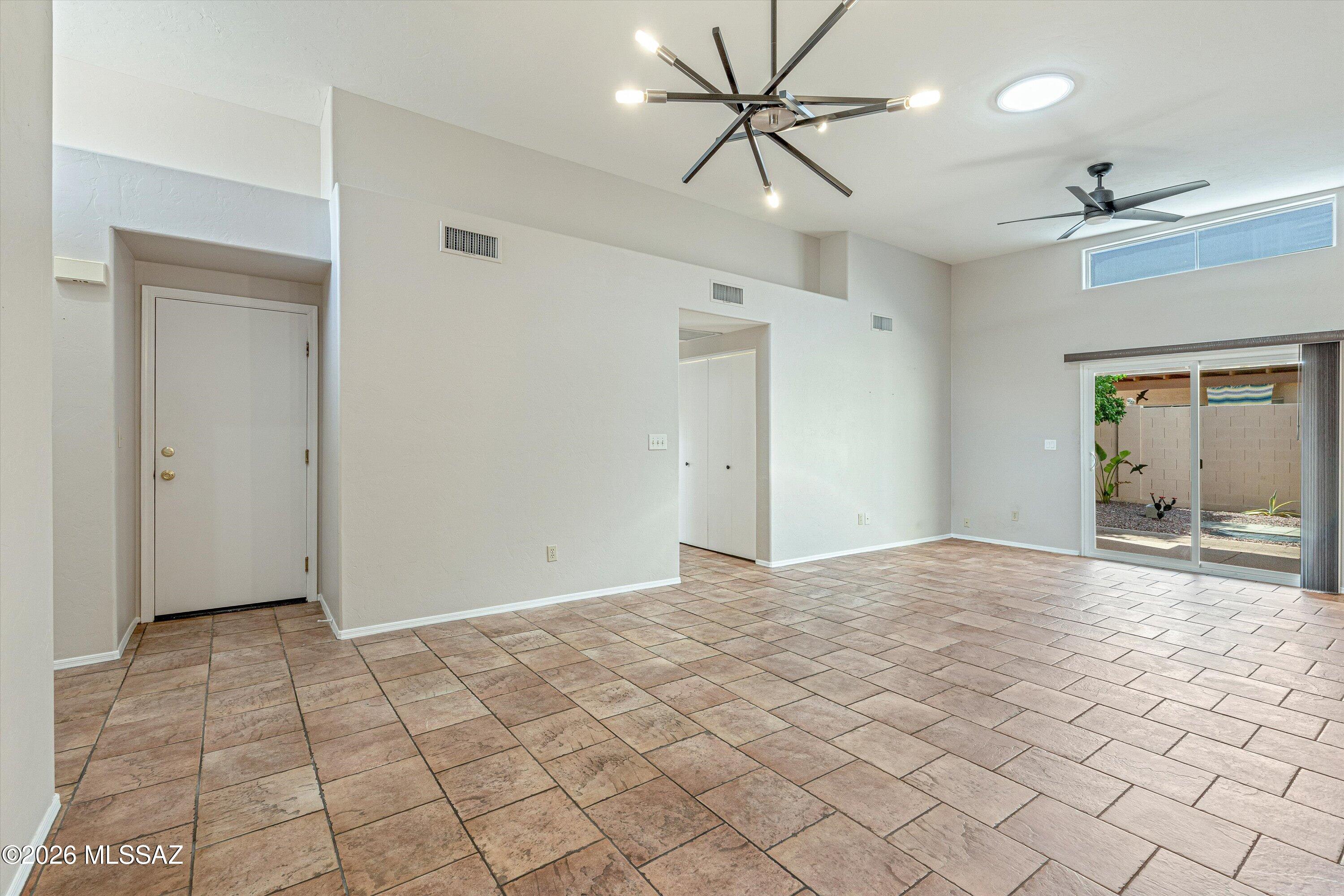 Town & Country (1-143) - Residential Lease