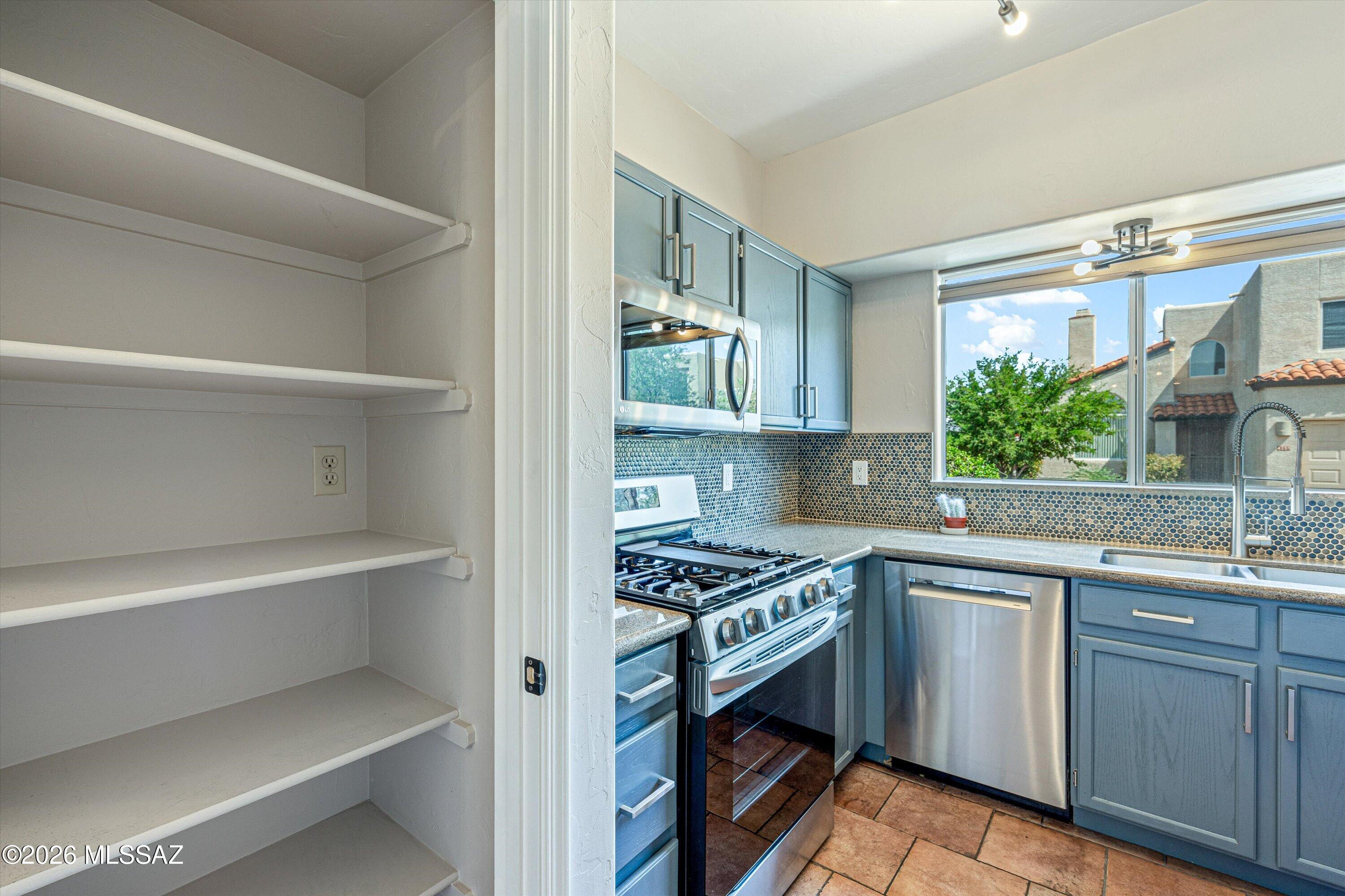 Town & Country (1-143) - Residential Lease