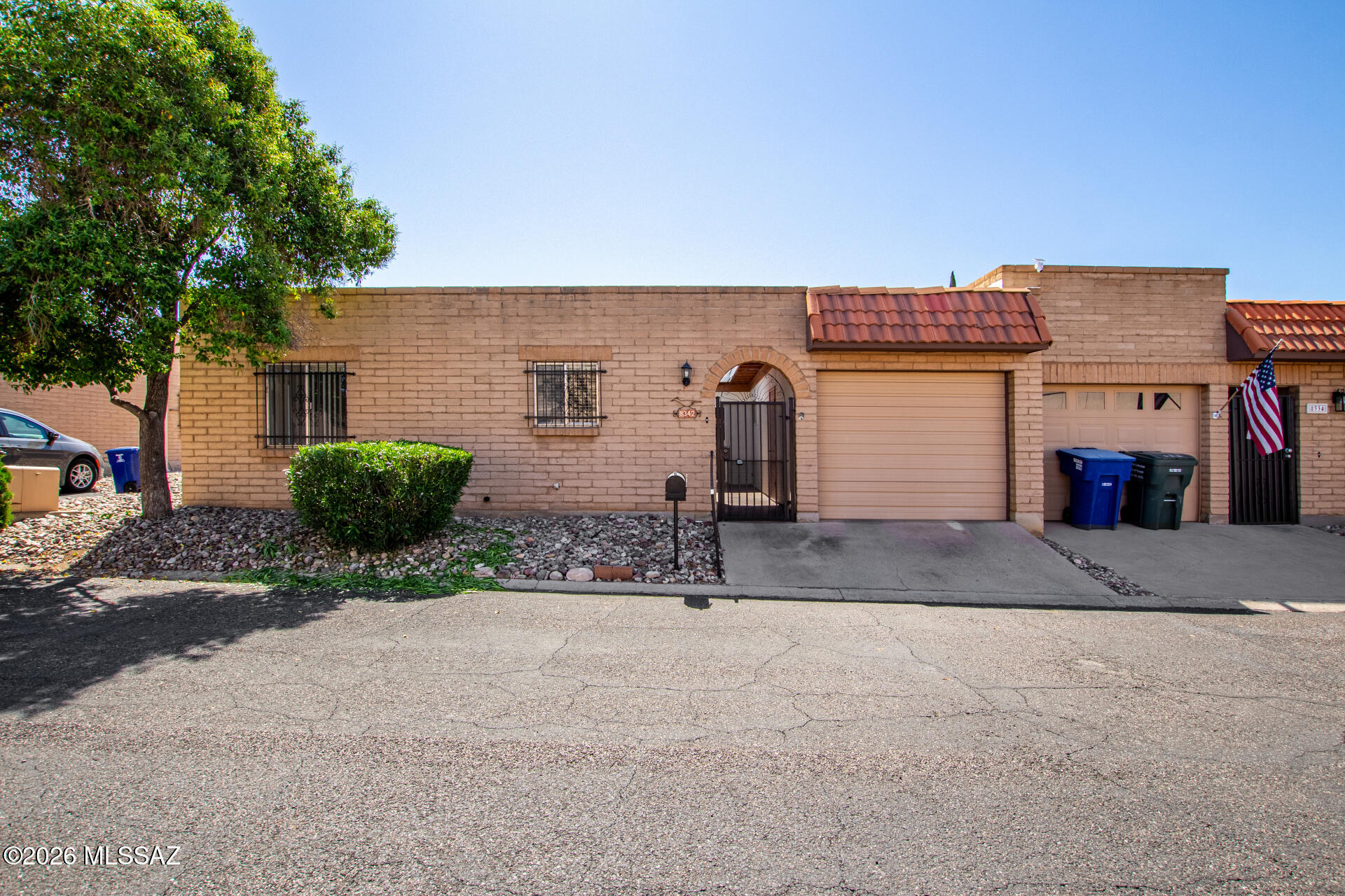 Beautiful 2 bed 2 bath hidden gem in Rolling Hills just a couple blocks from Rolling Hills Golf Course, on sight R.V. Parking!
This home has an attached garage with a large Atrium/patio in the middle of the home providing indoor and out living with lots of privacy, big laundry room, beehive fire place, lots of natural light! The layout is very well thought out and very user friendly.
Beautiful pool and spa area along with close access to shopping parks and recreation.
Come check it out!