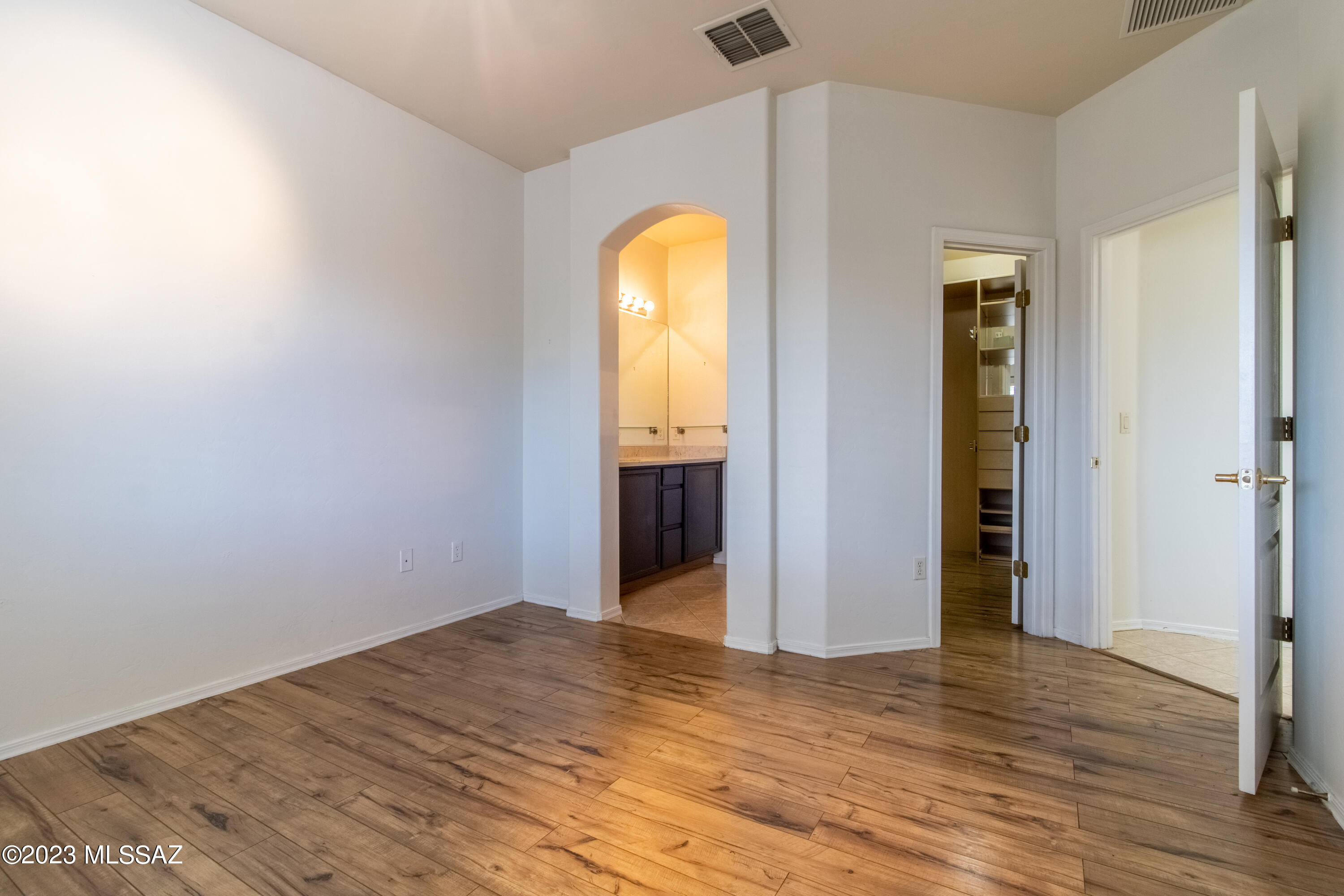 Riverside Crossing (1-133) - Residential Lease