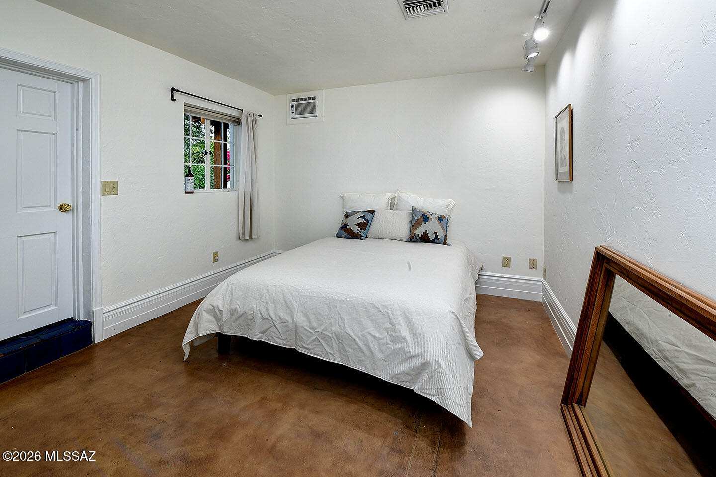University Manor - Residential