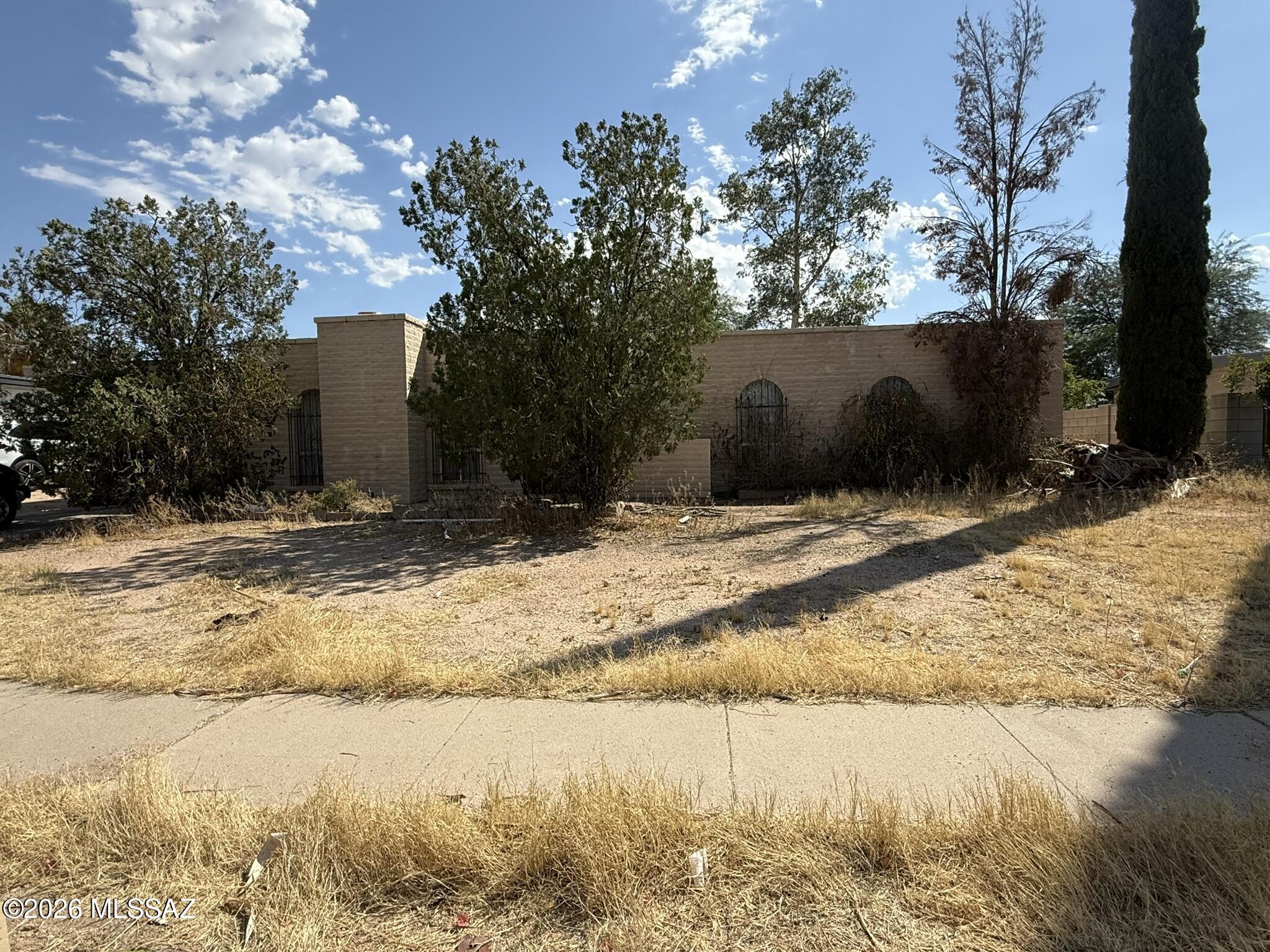 Looking for your next project? Look no further, excellent opportunity to remodel and sell in an established east side community. Close to shopping, DMAFB, easy access to downtown and the interstate.