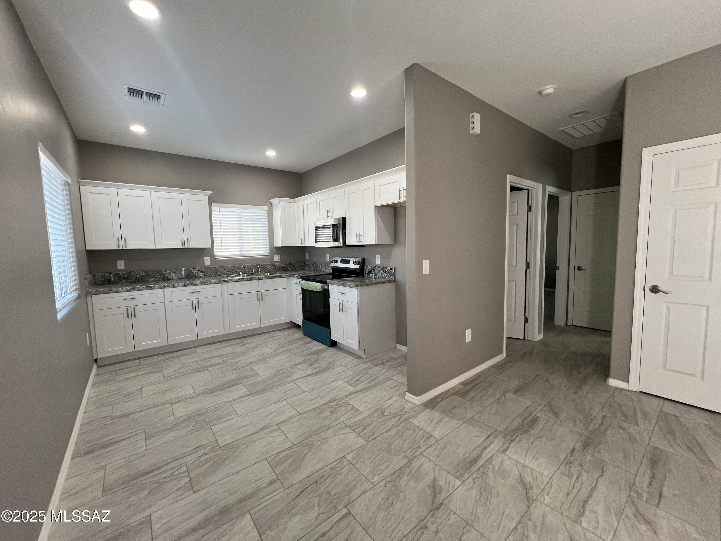 Bronx Park Addition - Residential Lease