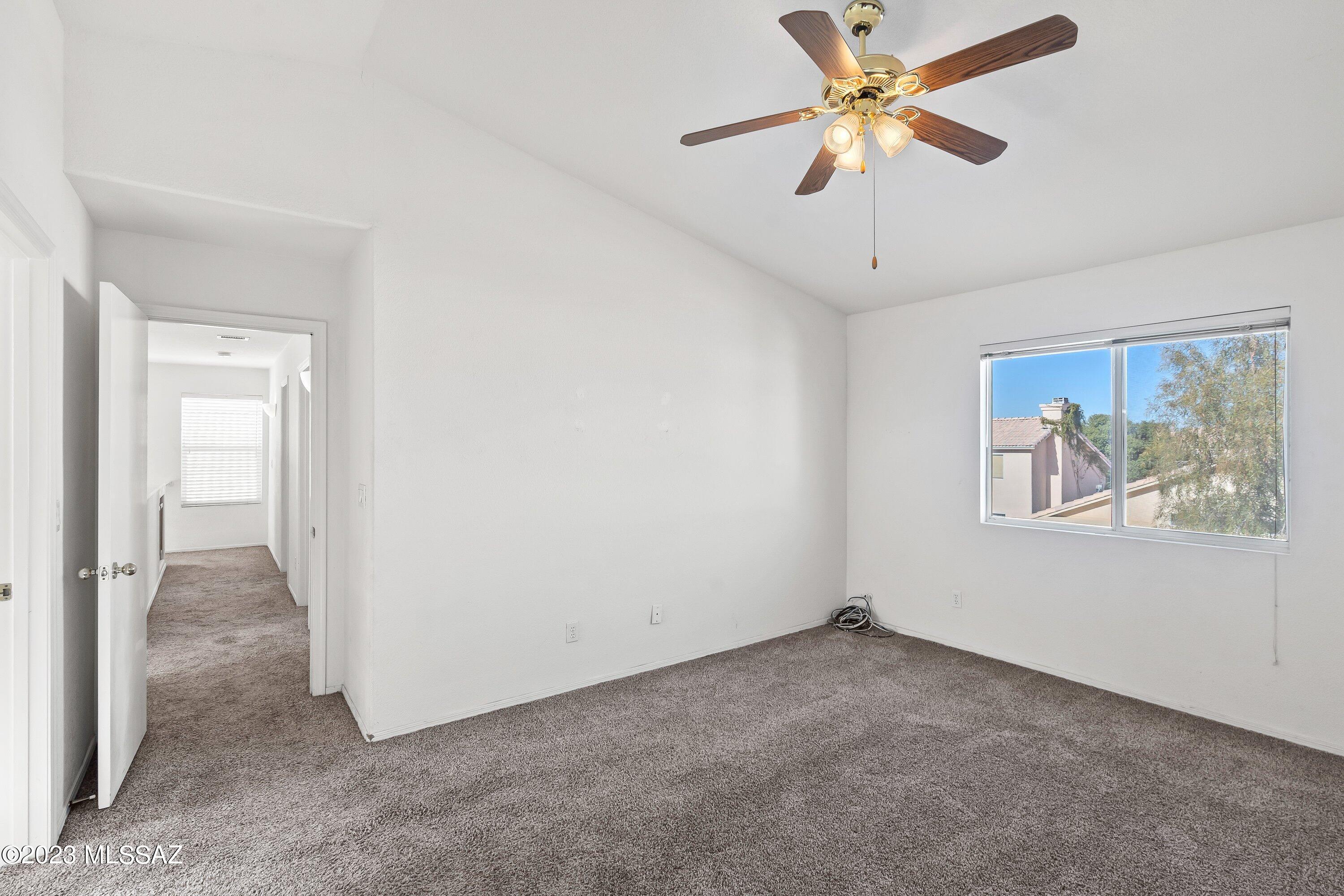 Hacienda Del Oro (1-879) - Residential Lease