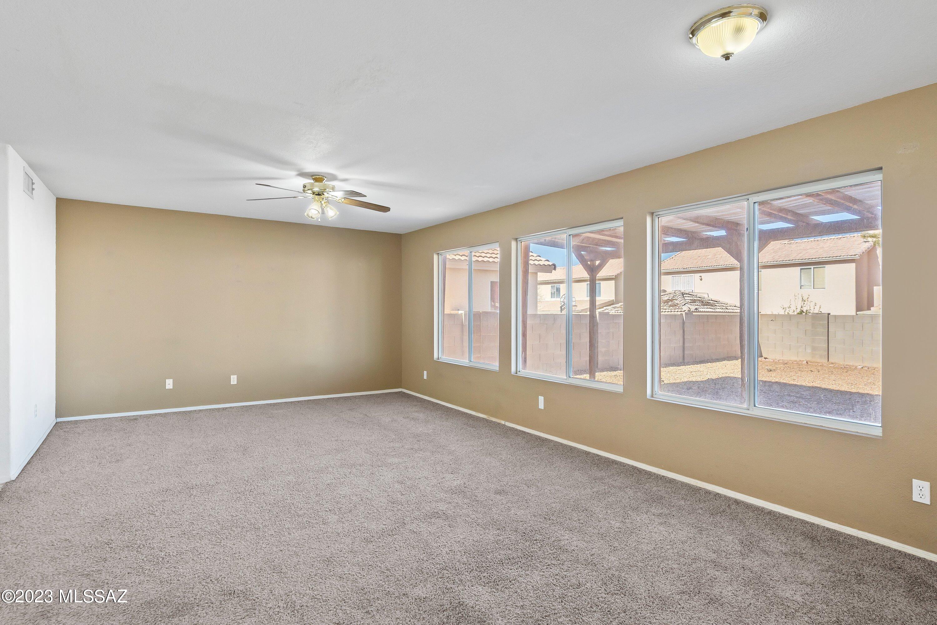 Hacienda Del Oro (1-879) - Residential Lease
