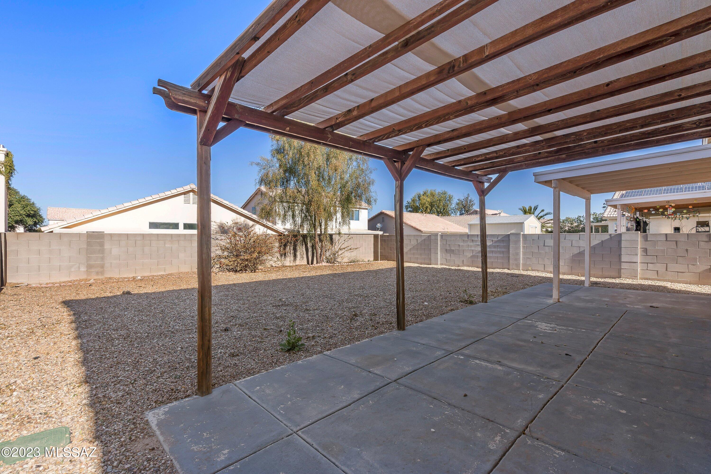 Hacienda Del Oro (1-879) - Residential Lease
