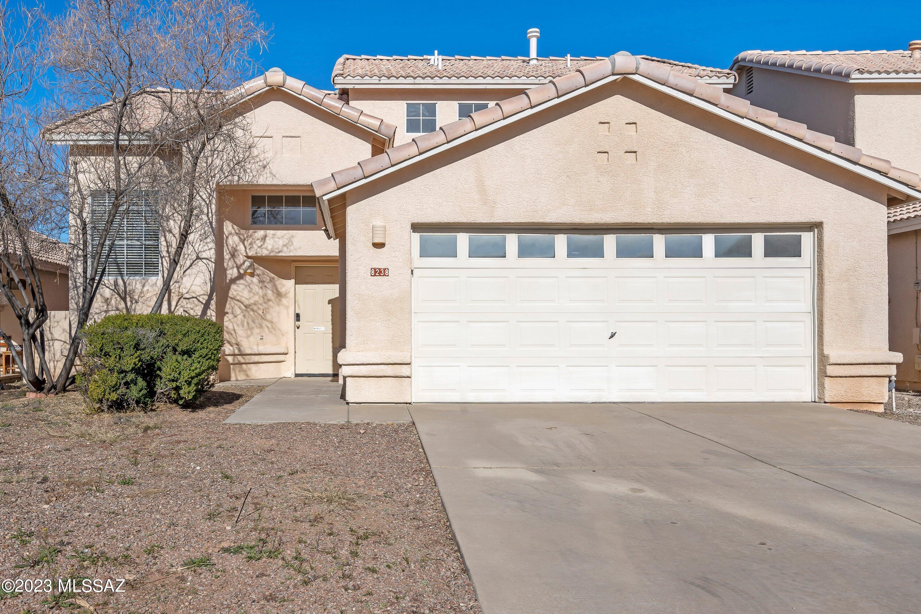 Hacienda Del Oro (1-879) - Residential Lease