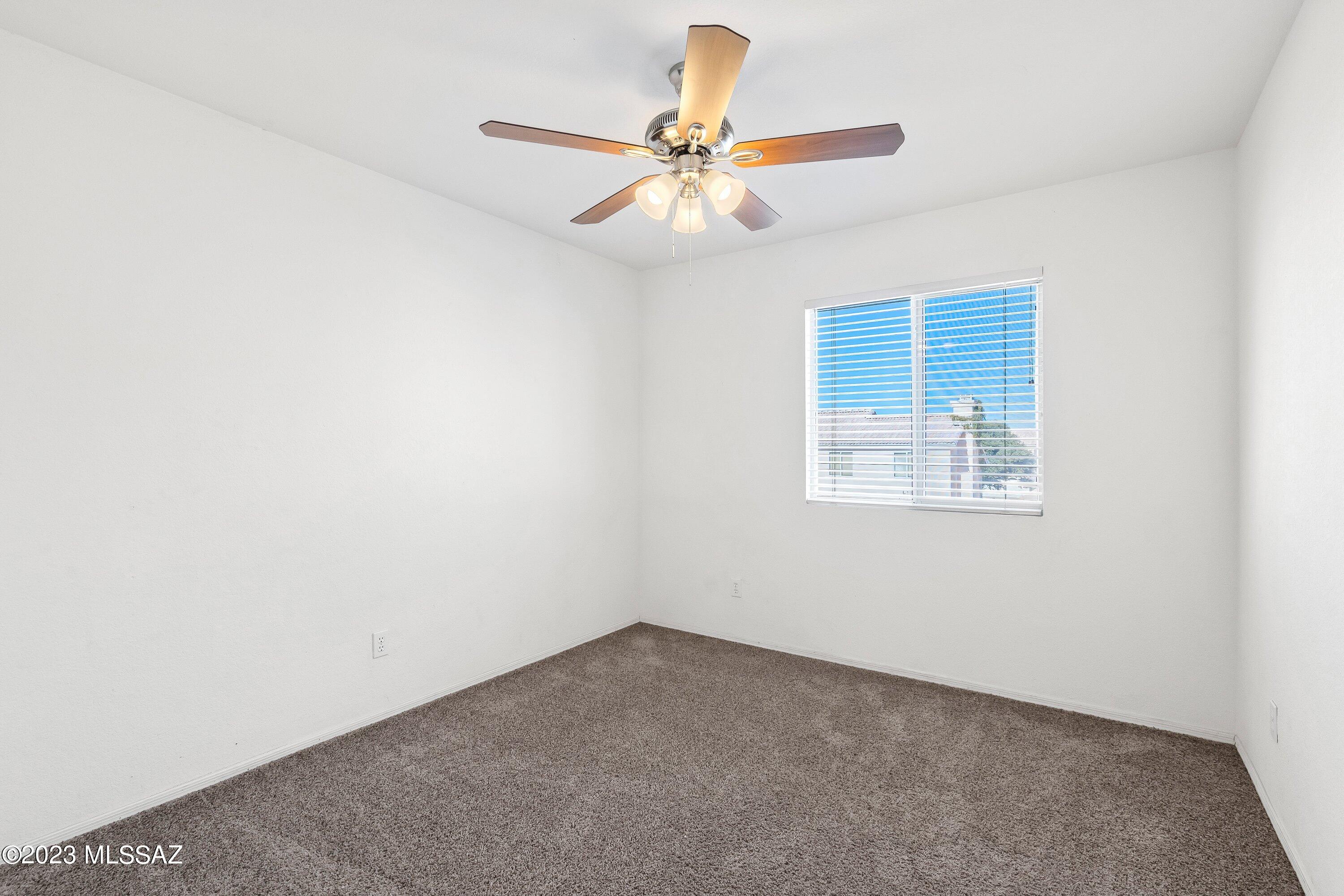 Hacienda Del Oro (1-879) - Residential Lease