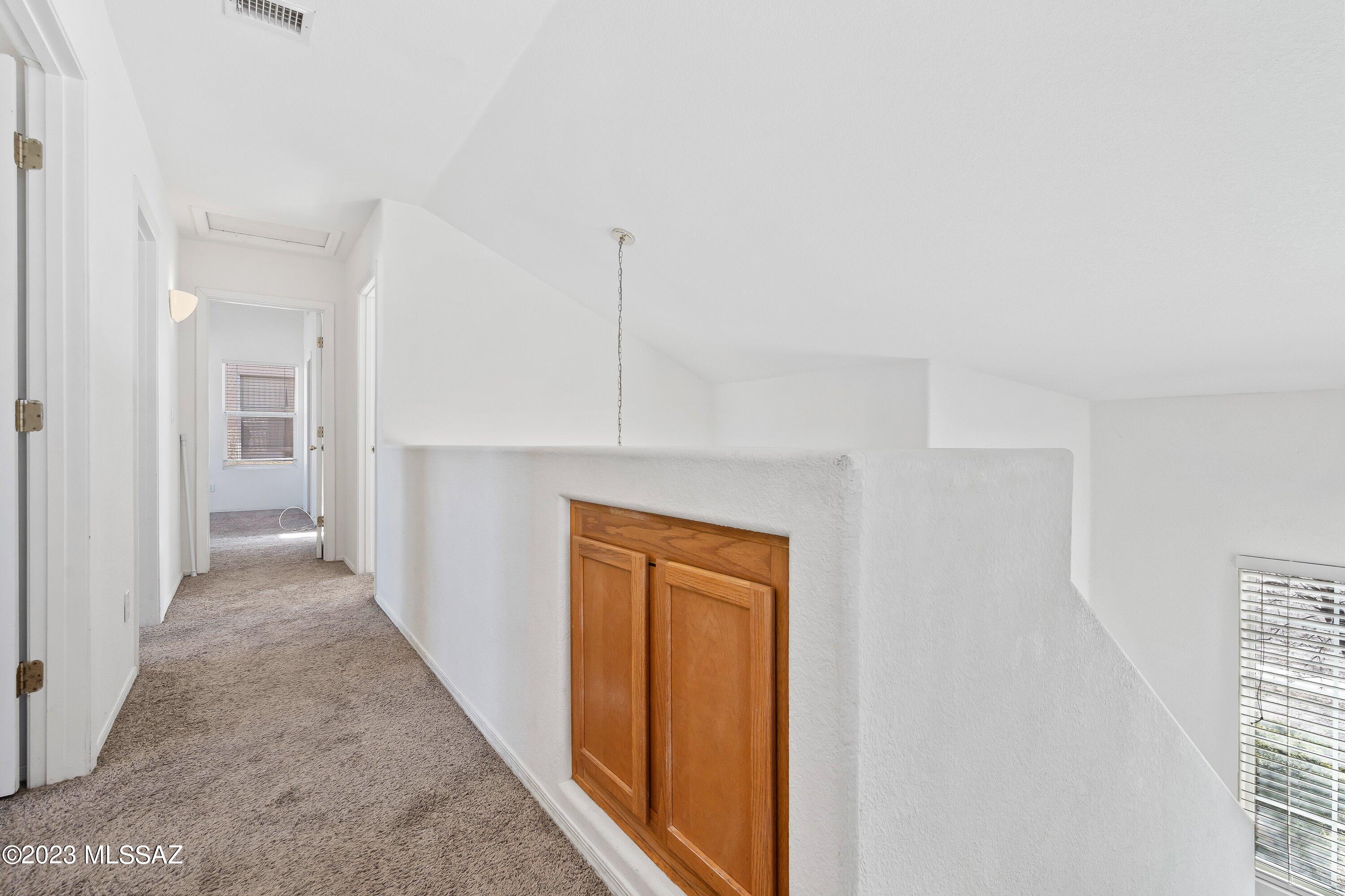 Hacienda Del Oro (1-879) - Residential Lease
