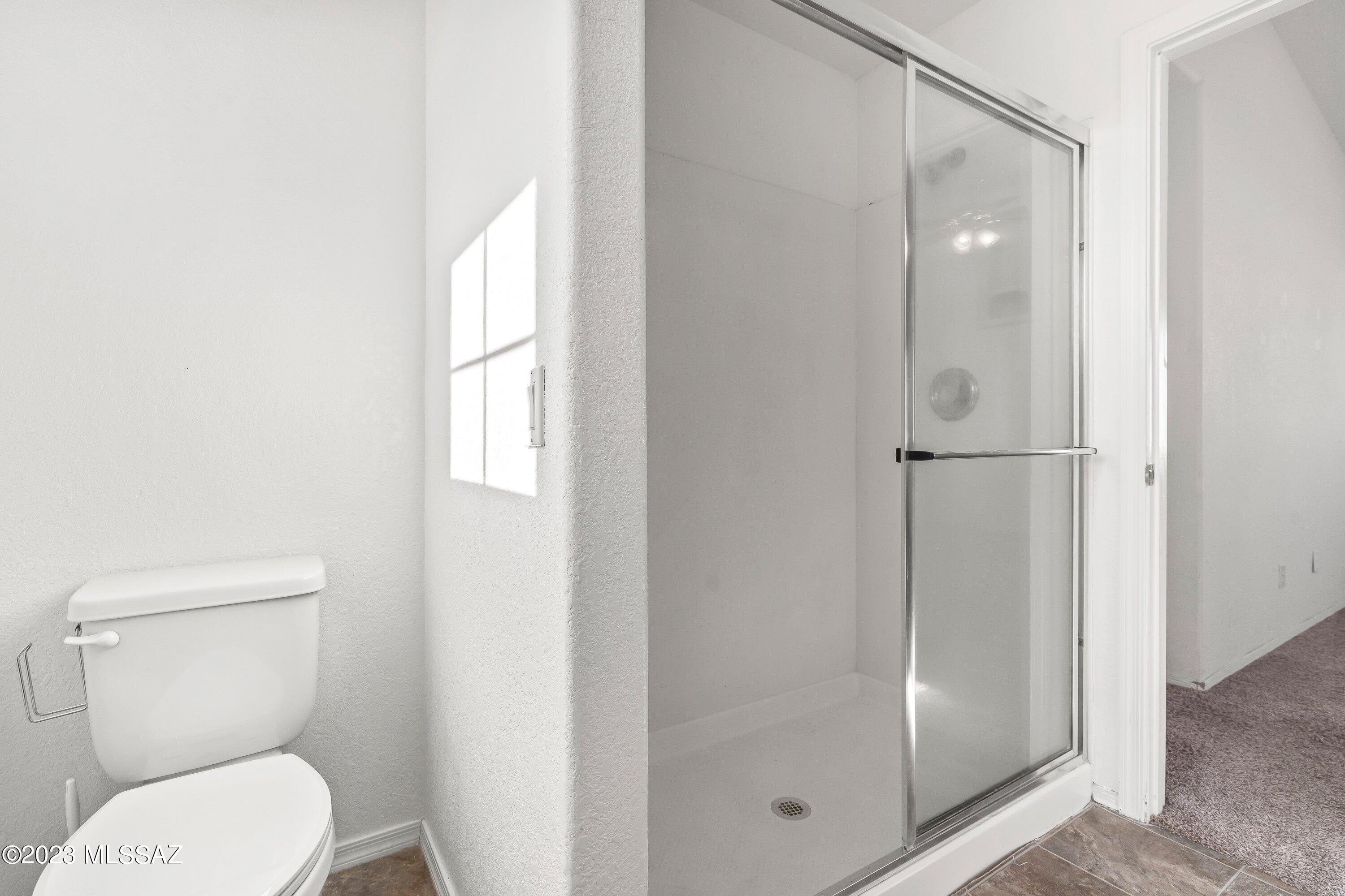 Hacienda Del Oro (1-879) - Residential Lease