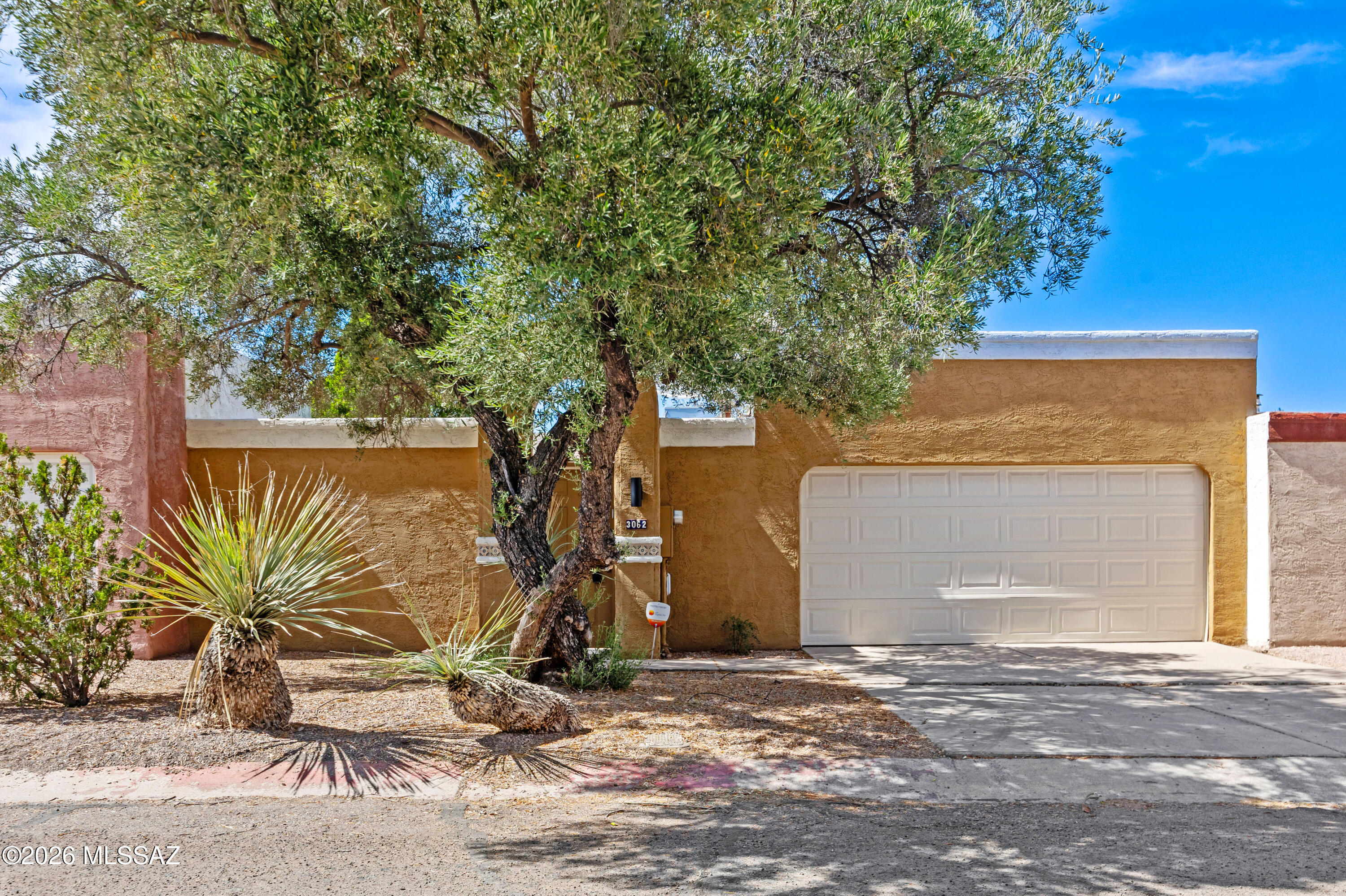 Move-in ready and priced to sell! This beautifully updated home offers a fresh, modern feel with numerous recent improvements throughout. The remodeled kitchen features stylish white cabinetry, gorgeous quartz countertops, and stainless steel appliances, creating the perfect space for cooking and entertaining. Enjoy abundant natural light through the new windows and sliding glass door, while fresh interior and exterior paint provide a clean, contemporary look.
Located in a great community with convenient access to shopping, dining, parks, and schools, this home delivers both comfort and value. Whether you're a first-time buyer, investor, or looking for your next home, this is an opportunity you won't want to miss.