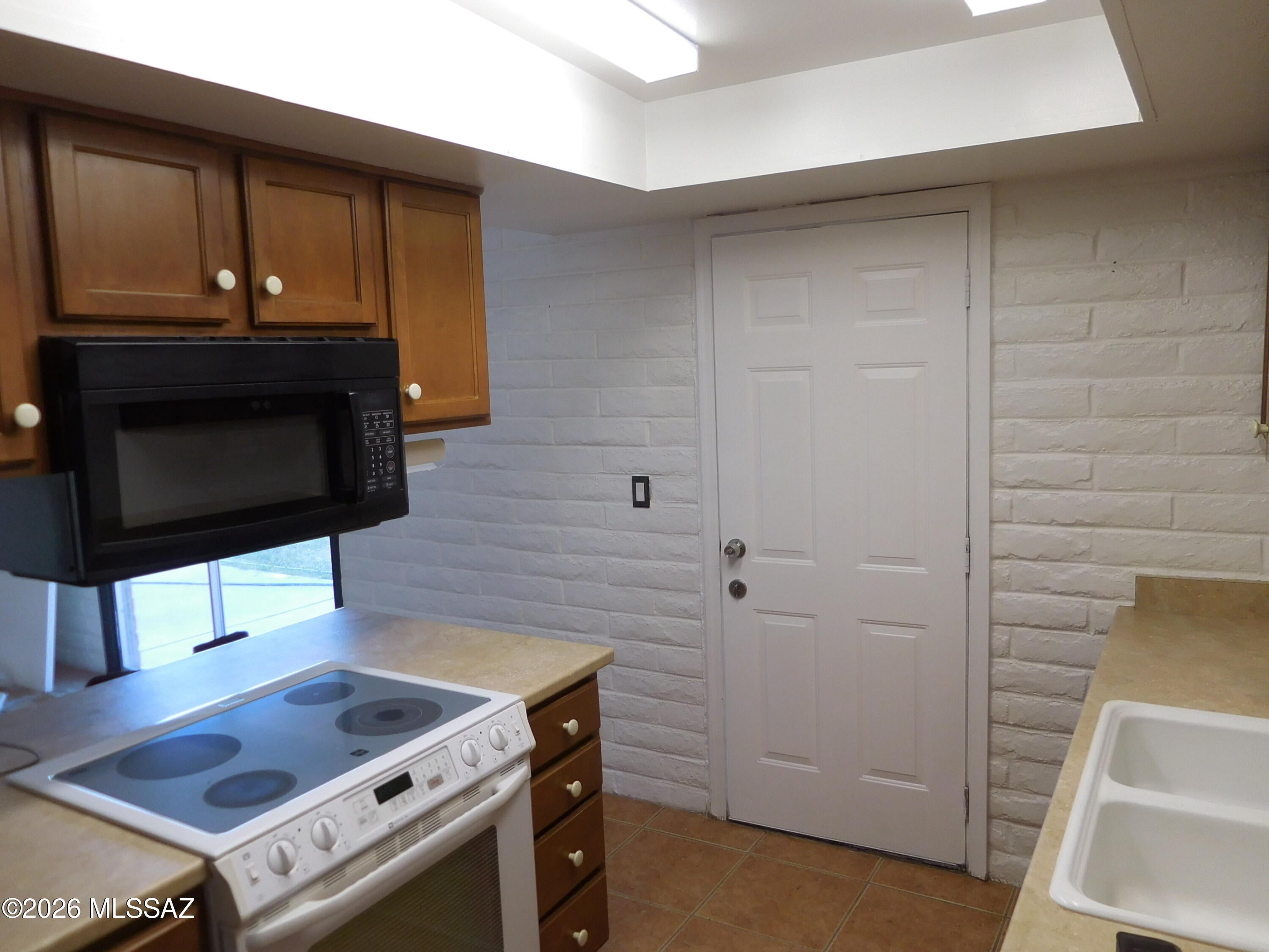 Valley View East NO. 3 (1-153) - Residential Lease