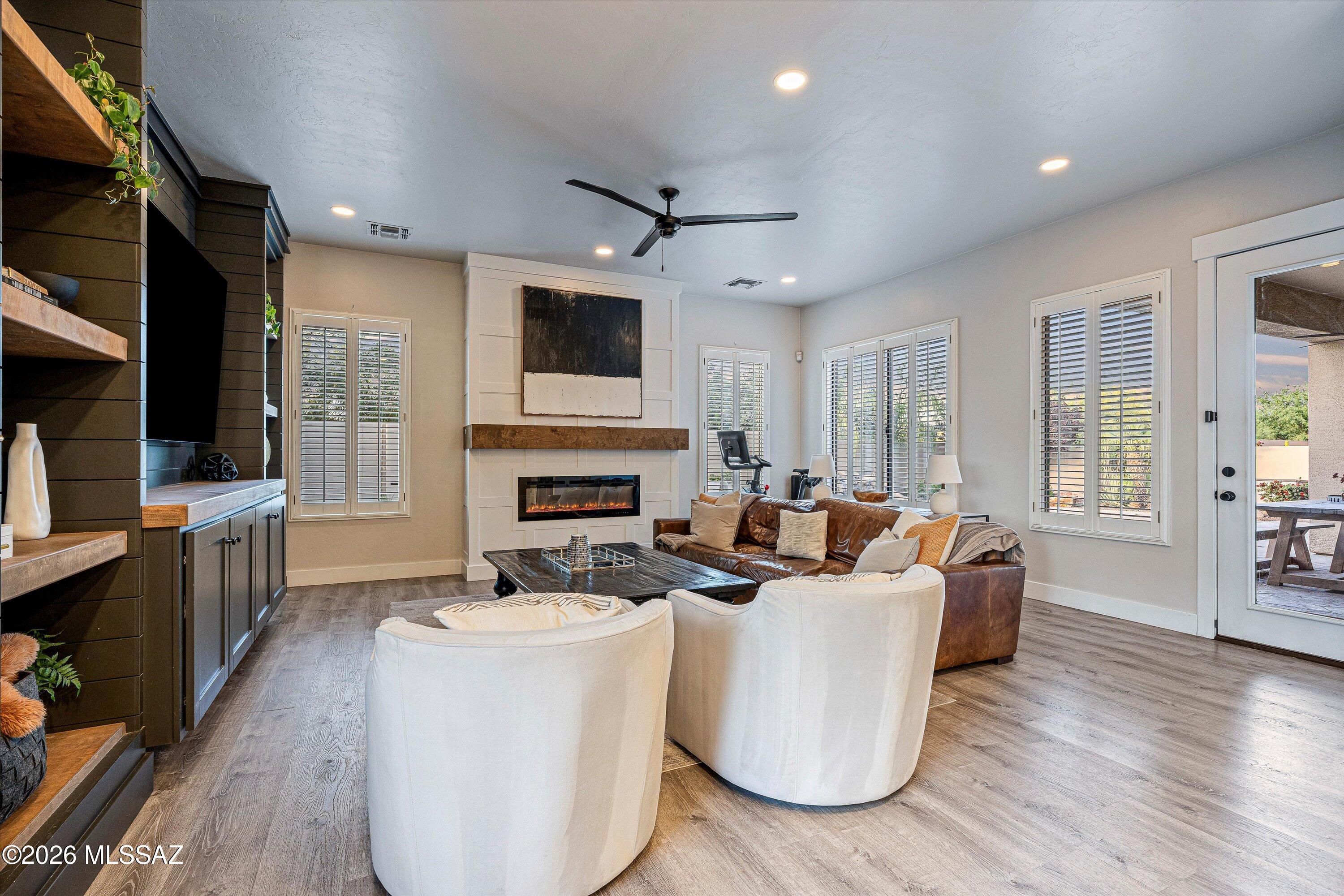 Mira Vista (1-60) - Residential