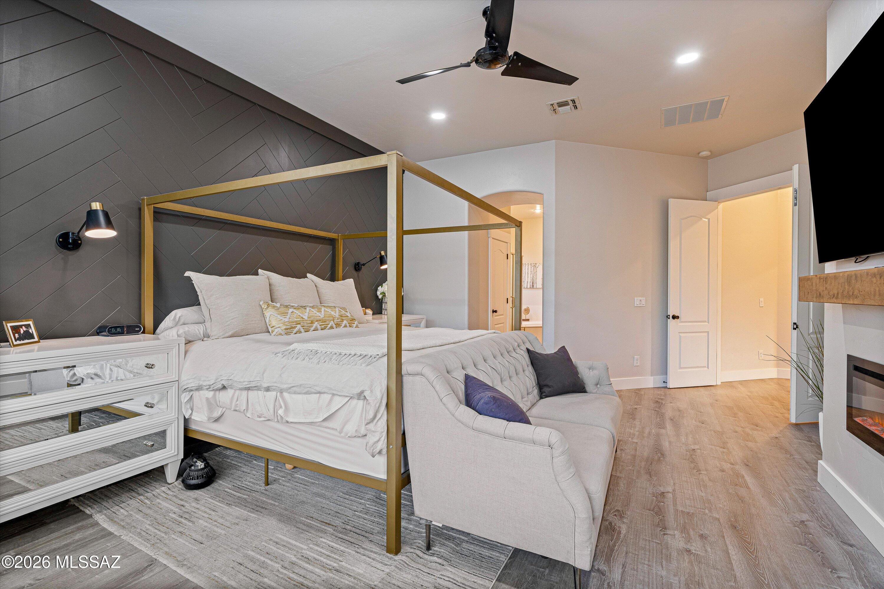 Mira Vista (1-60) - Residential