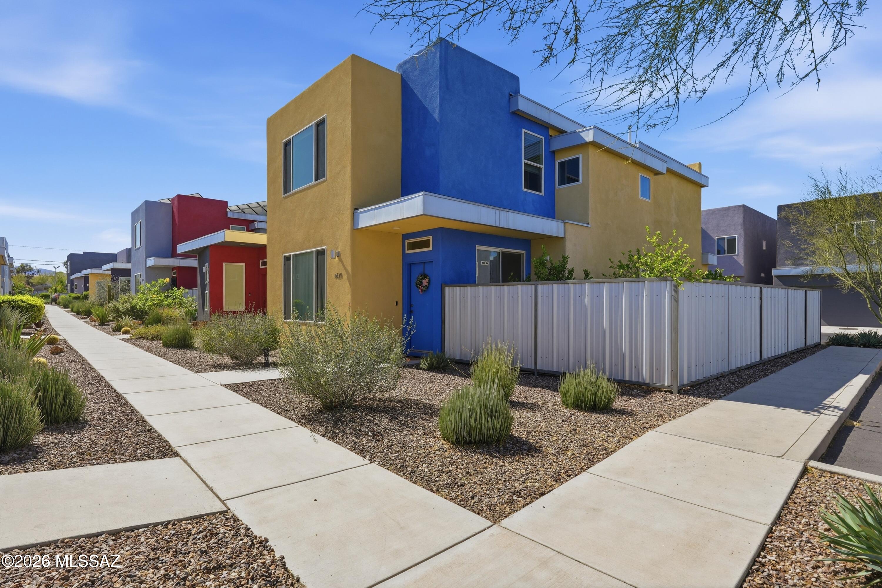 Camino Modern SQ20180120608 - Residential