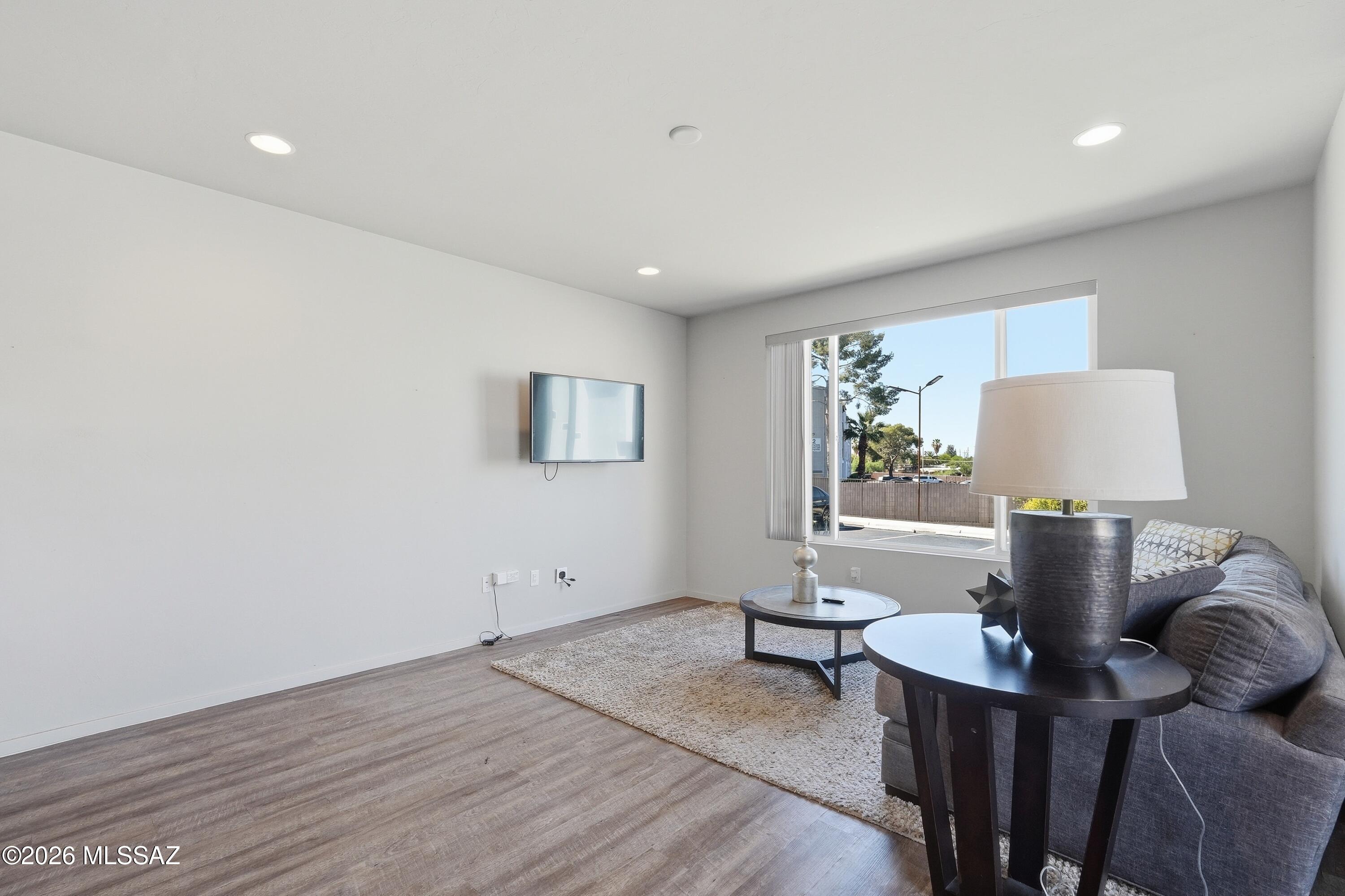 Camino Modern SQ20180120608 - Residential