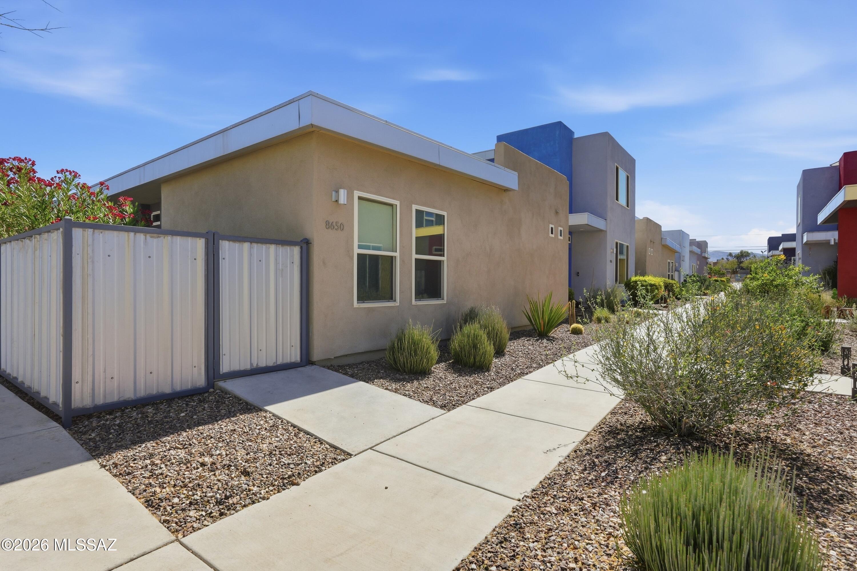 Camino Modern SQ20180120608 - Residential