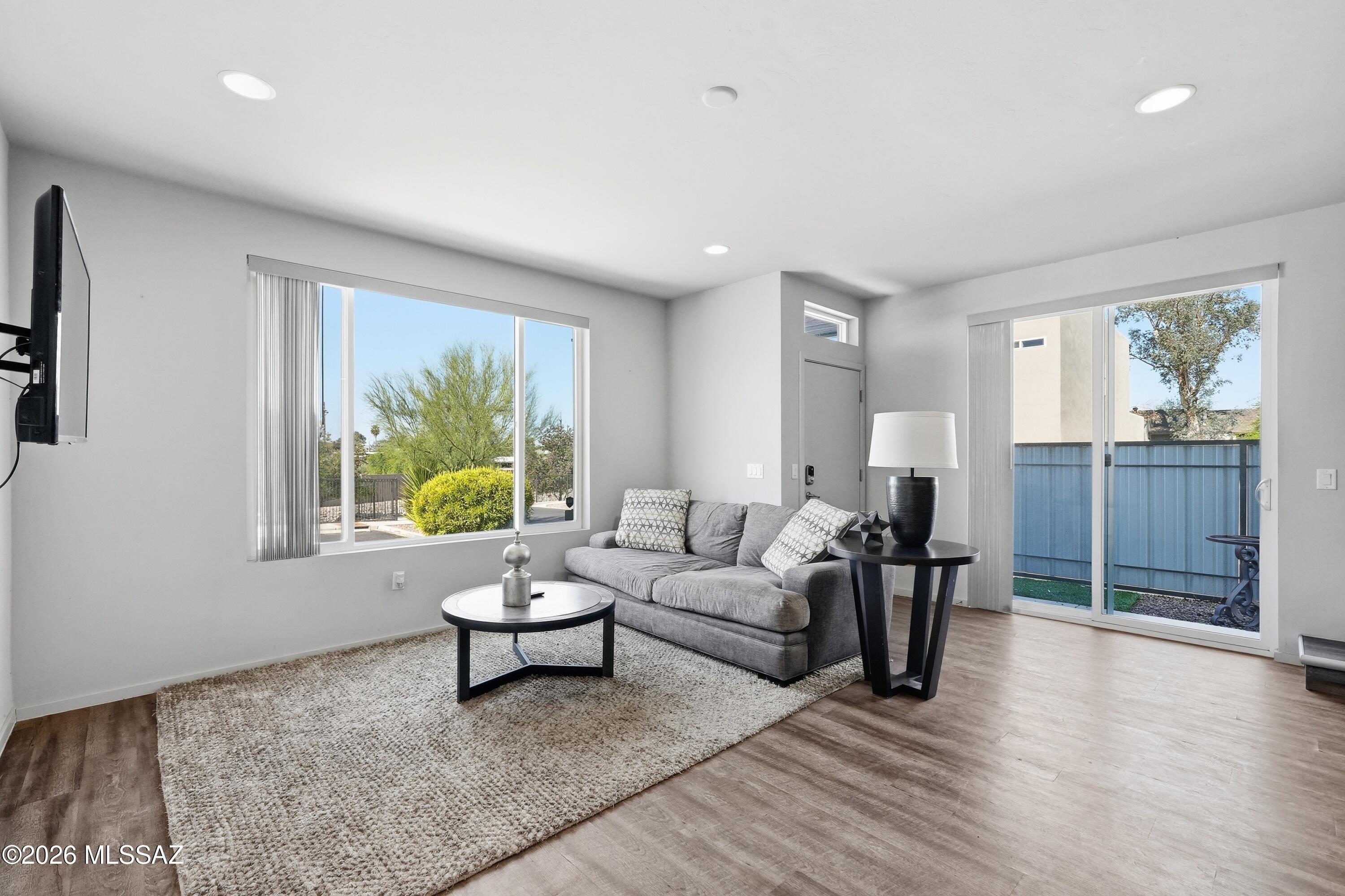 Camino Modern SQ20180120608 - Residential