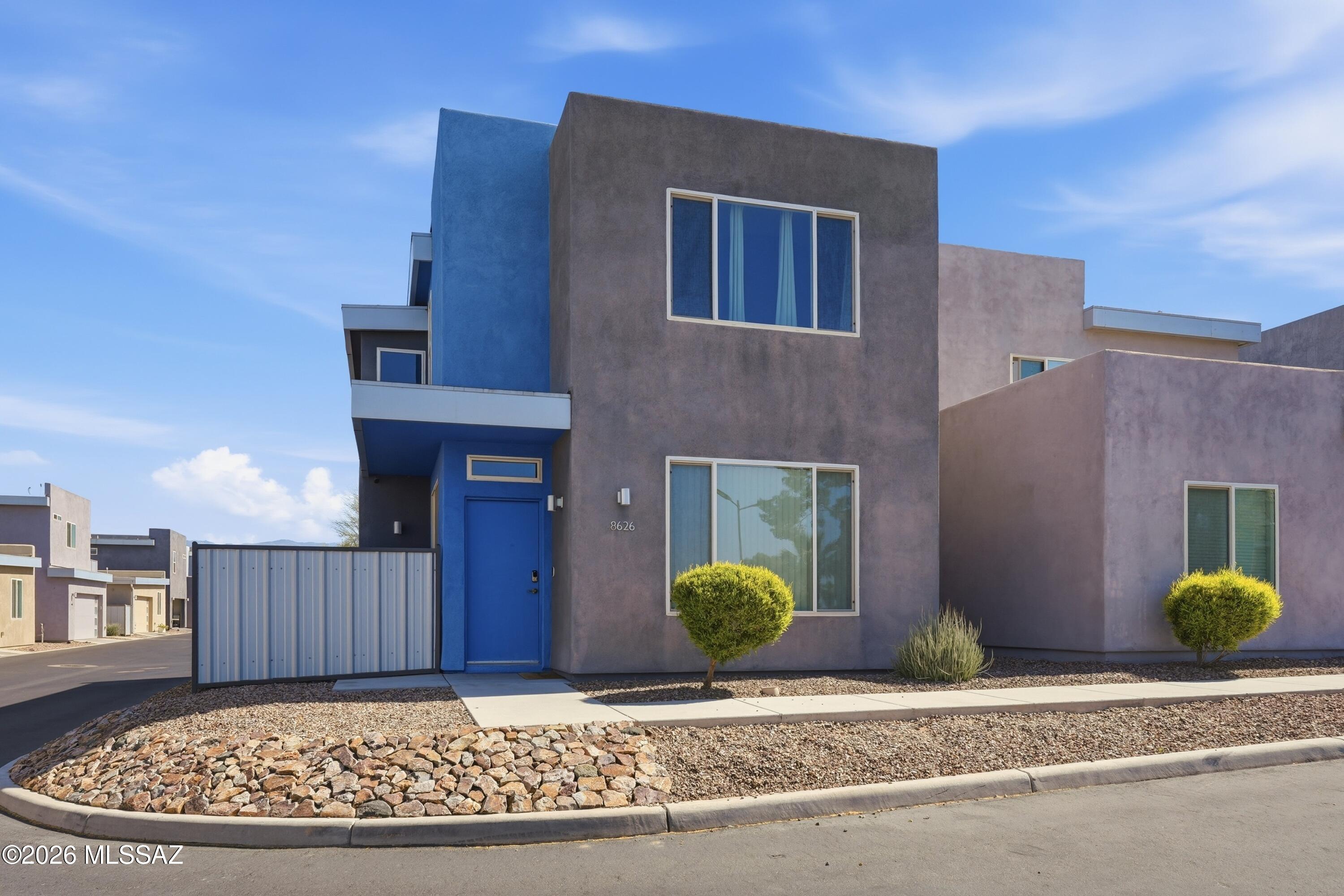 Camino Modern SQ20180120608 - Residential