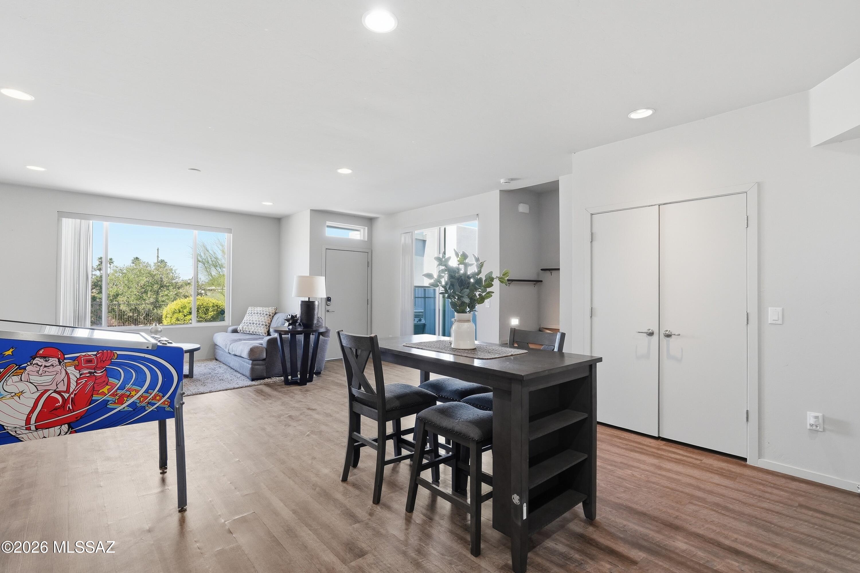 Camino Modern SQ20180120608 - Residential
