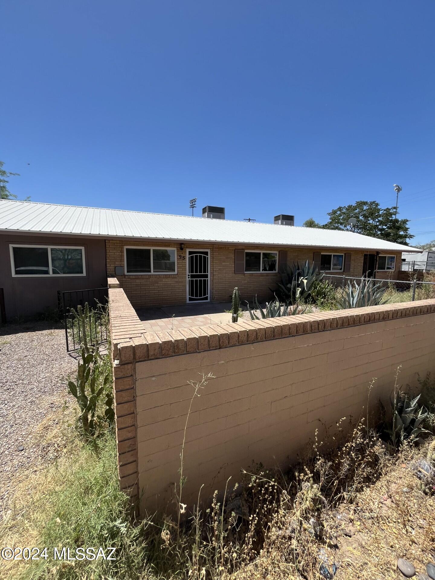 Updated 1 bedroom, 1 bathroom townhome located at 95 W Windsor St, Tucson, AZ 85705. This unit offers approximately 700 sq ft with tile flooring throughout, central A/C, and a spacious bedroom with two closets. Recently remodeled and clean.
Enjoy a private walled backyard and private laundry room for added convenience. Centrally located near shopping, restaurants, and major roads for an easy commute.
Features:

1 Bed / 1 Bath ~700 sq ft
Central A/C
Tile floors
Private yard
Private laundry - washer/dryer come as is

Available April 1st.
Tenant pays all utilities.

Do not disturb current tenants; showings will begin once they move out.