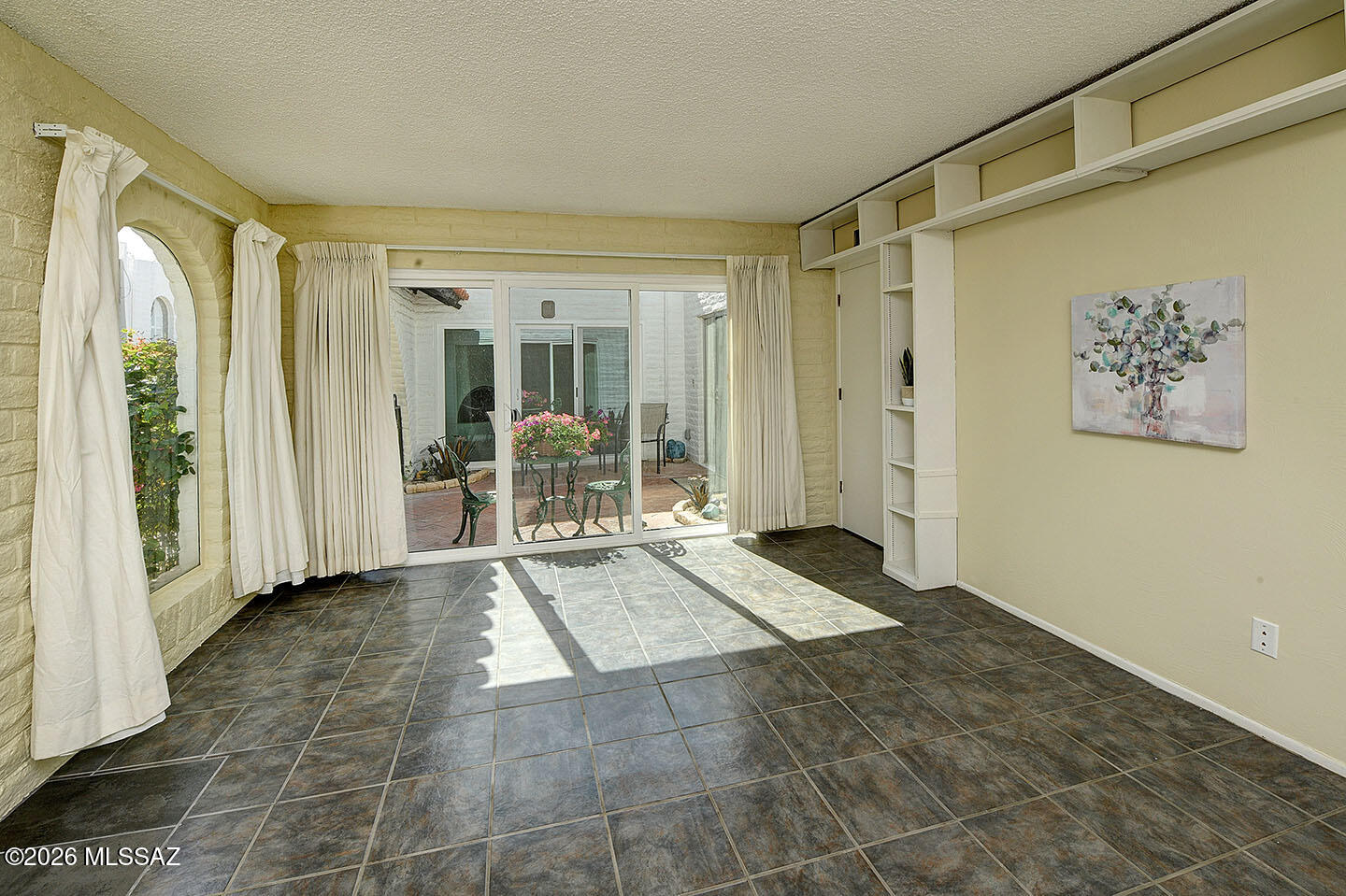 Las Lomitas (1) - Residential