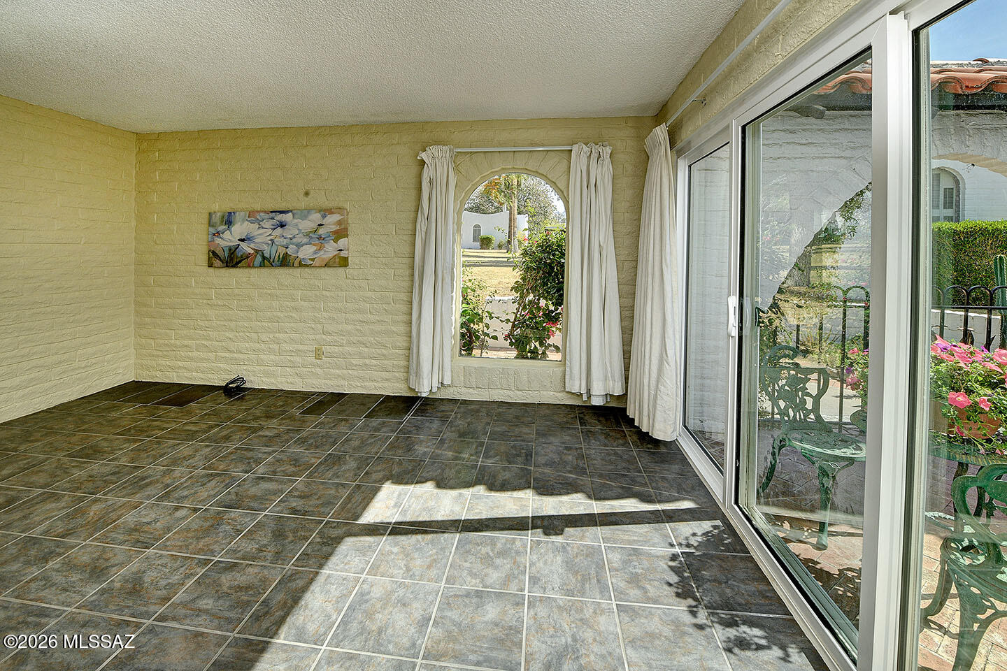 Las Lomitas (1) - Residential