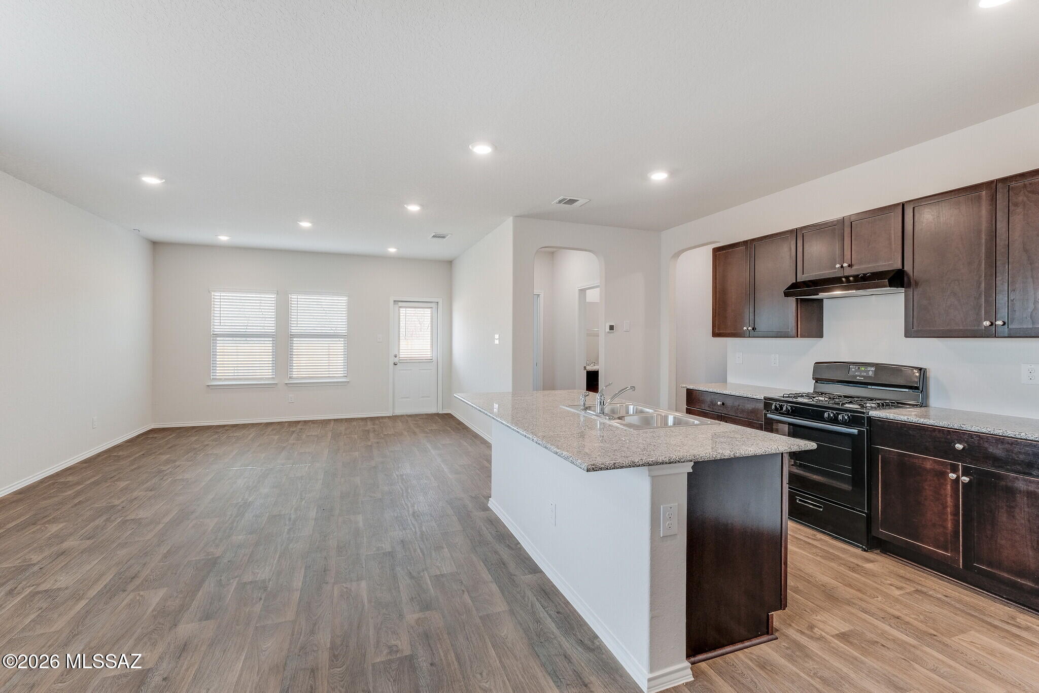 Saguaro Bloom SQ20180540069 - Residential