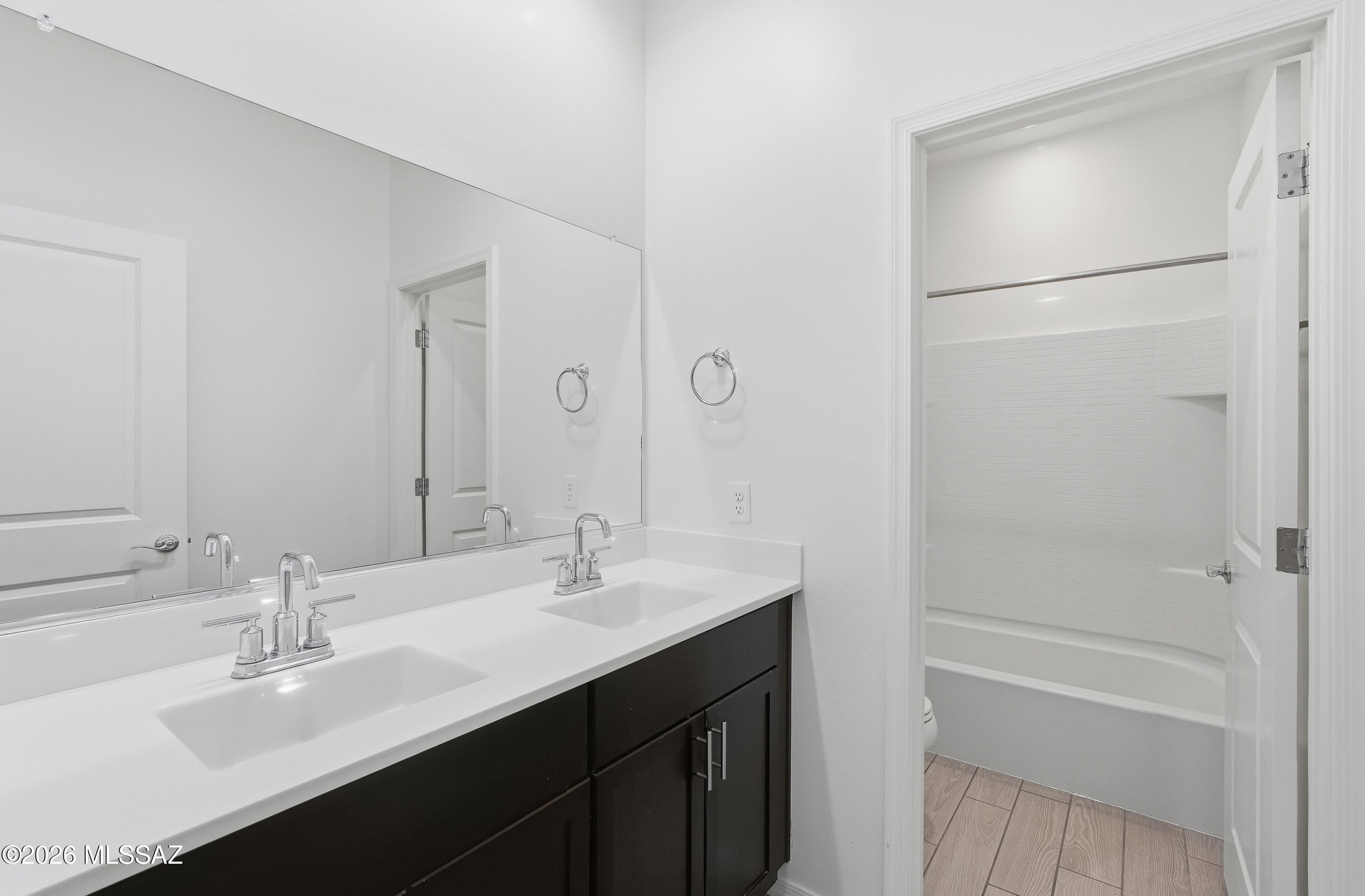 Entrada Del Rio - Residential Lease