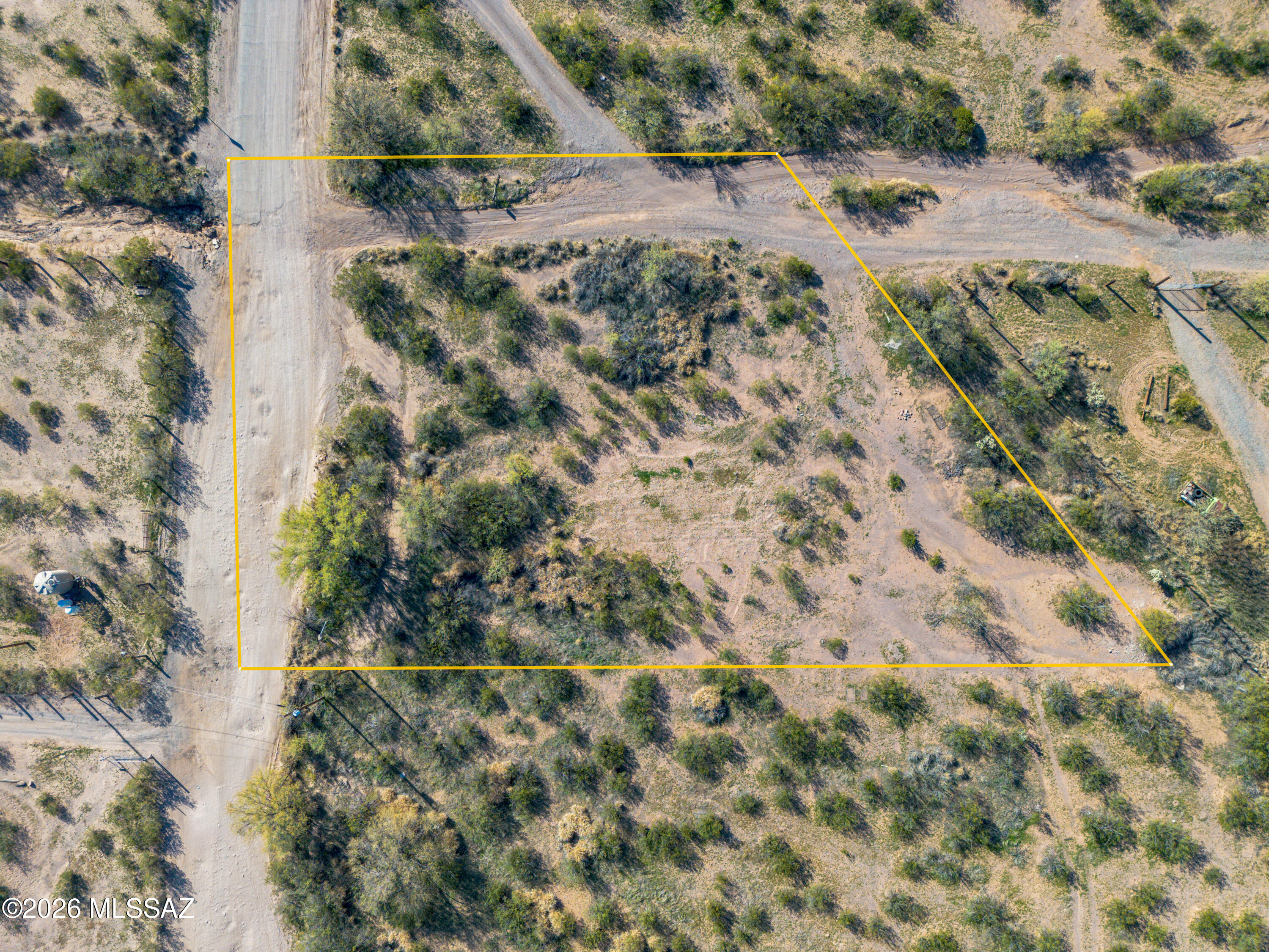 This charming 1 acre property already has septic tank on site. Ready to clear and set up for your rural living. Right off of Fuller Road within minutes of robles junction and Altar Valley schools. Well managed by property owner located across Fuller and the electricity is at the lot line. Come see this parcel today.