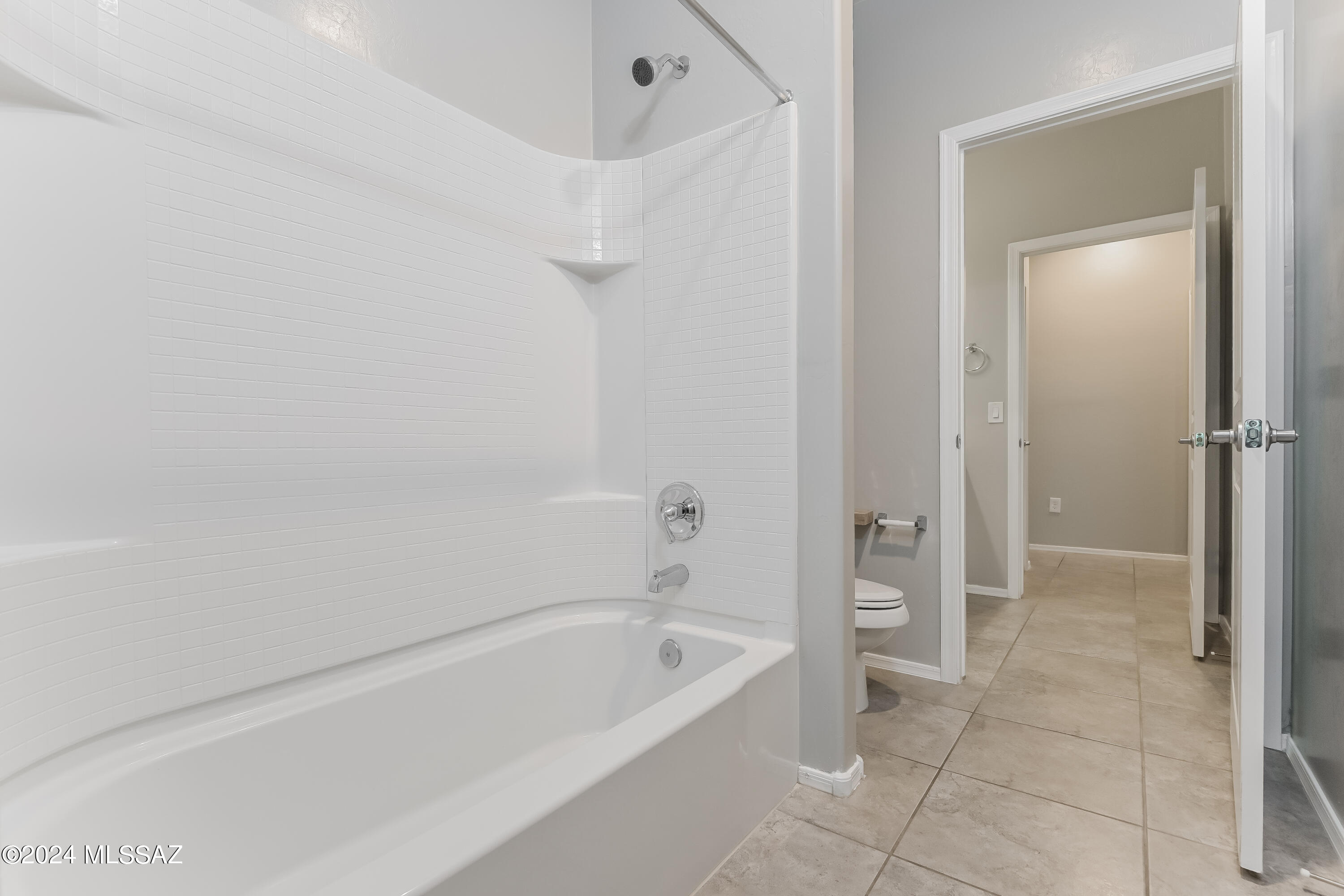 La Estancia De Tucson (1-330) - Residential Lease
