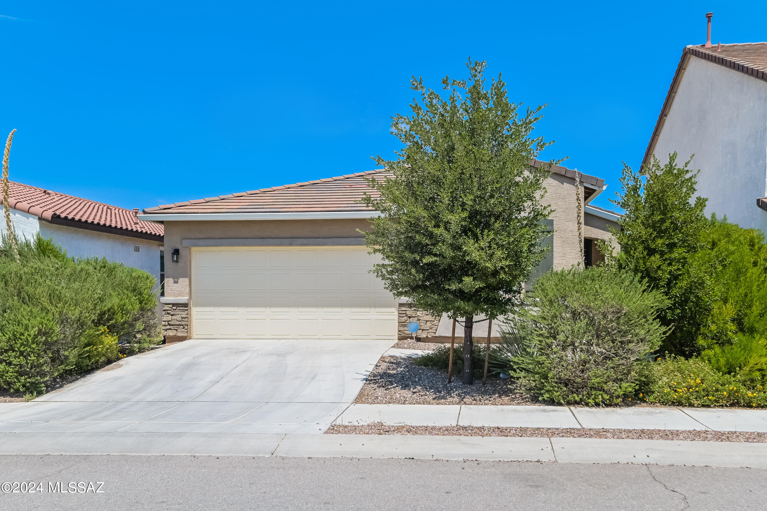 La Estancia De Tucson (1-330) - Residential Lease