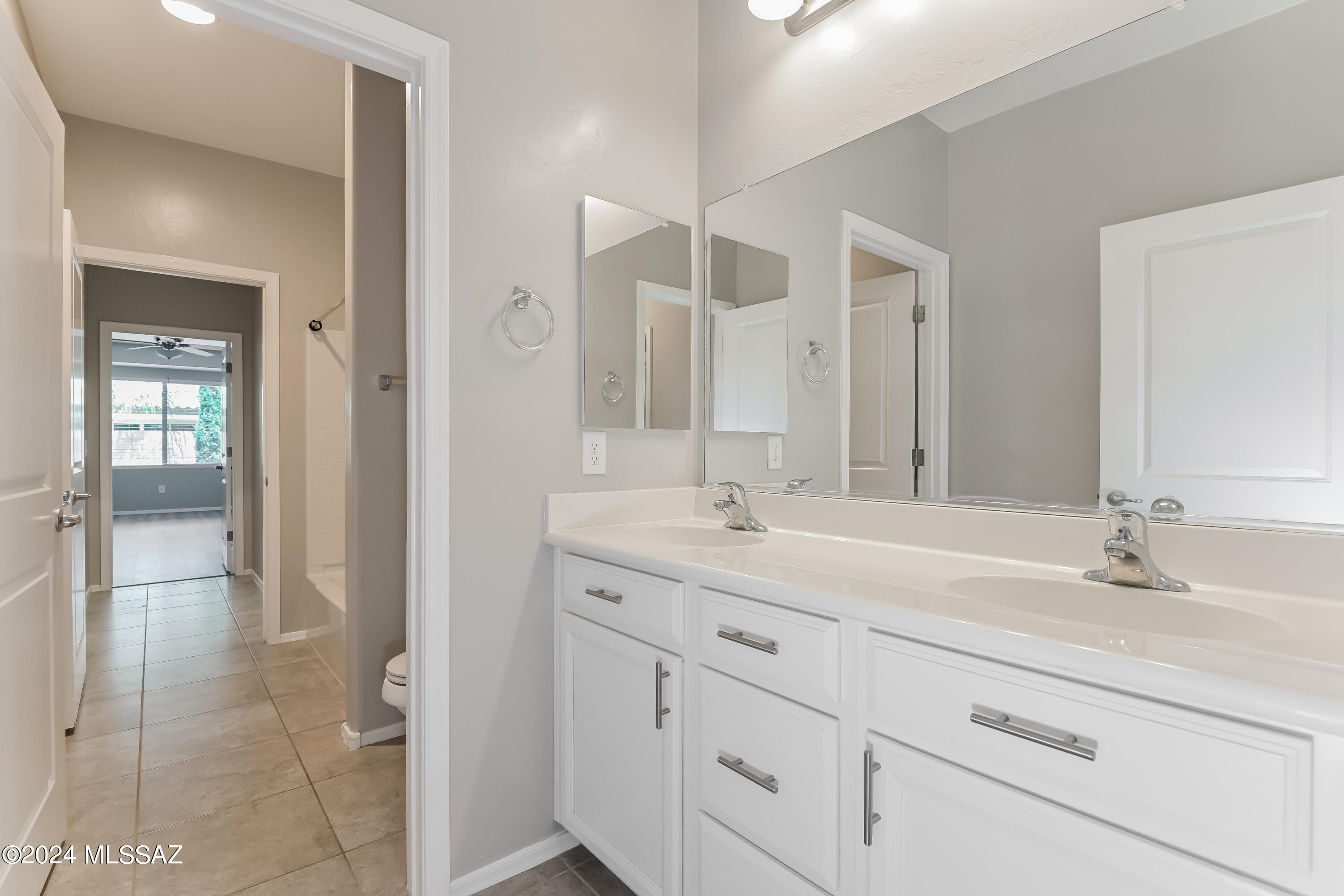 La Estancia De Tucson (1-330) - Residential Lease