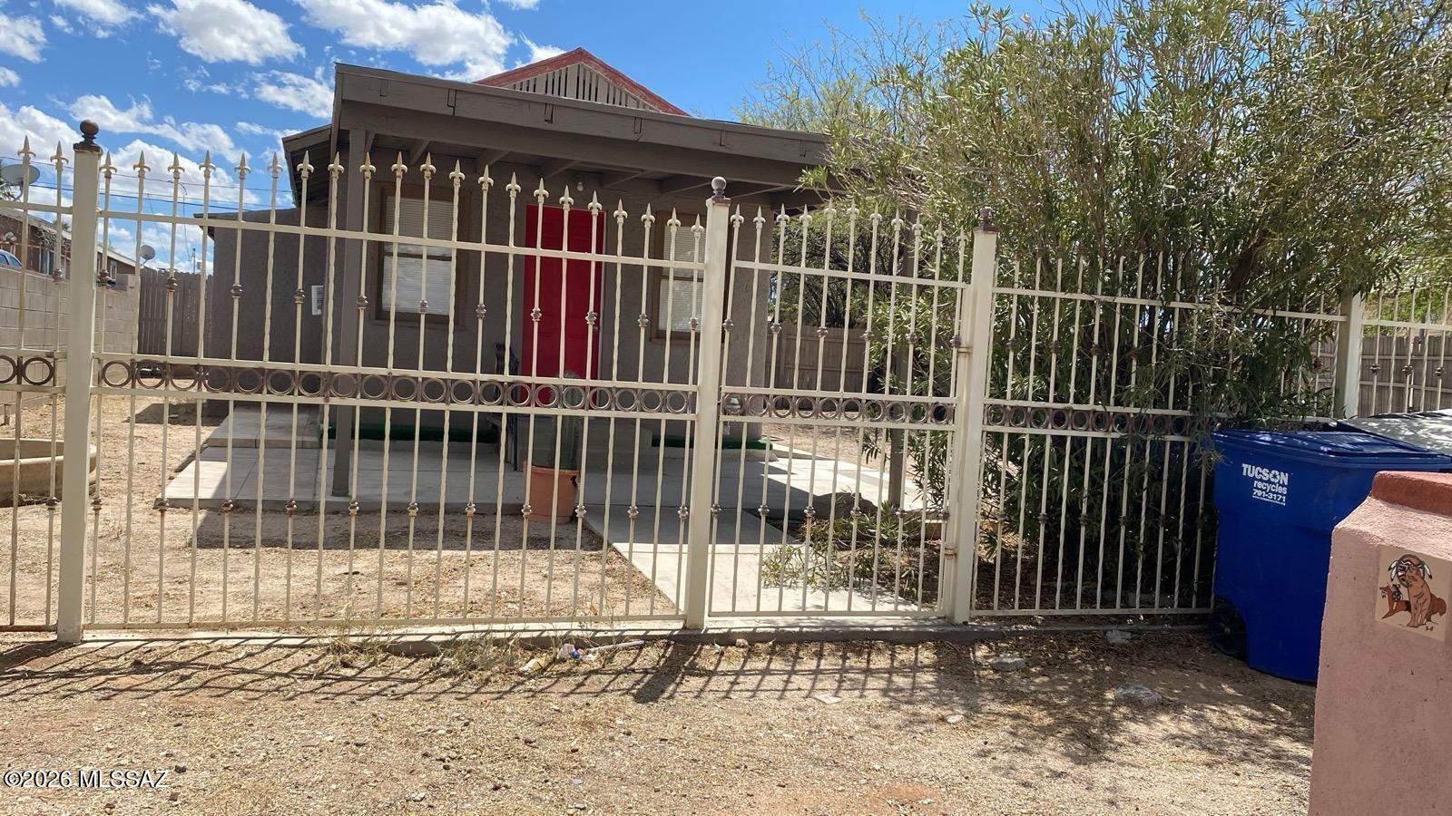 Main with separate ADU centrally located, Main  2 bedrooms plus office/ bonus or playroom and 1 bath ADU: 2 bedrooms 1 bath Completely independent buildings with their own front, back yard and
parking spaces. The vacancy rate has been almost zero for the current owner. Tenants pay electricity. Owner pays water. Close to UofA and Banner Hospital