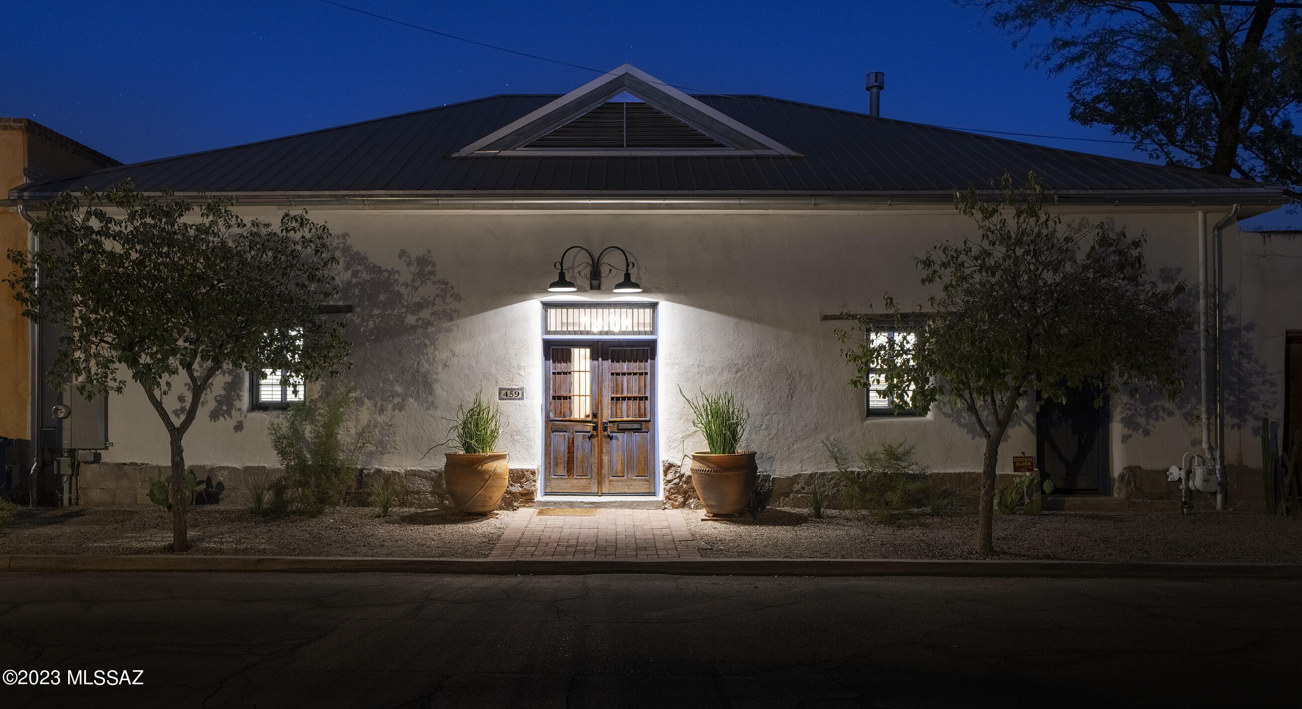 Located in the heart of the highly sought after Barrio Viejo community, the quality of finish of this incomparable residence preserves and protects the vision articulated in this romantic regional aesthetic. An extensive remodel meticulously restored original details, while infusing the latest modern advancements and curated materials, sourced from around the world. Nestled on the prominent Convent Avenue, this property is conveniently located within literal steps of all that the downtown corridor has to offer.