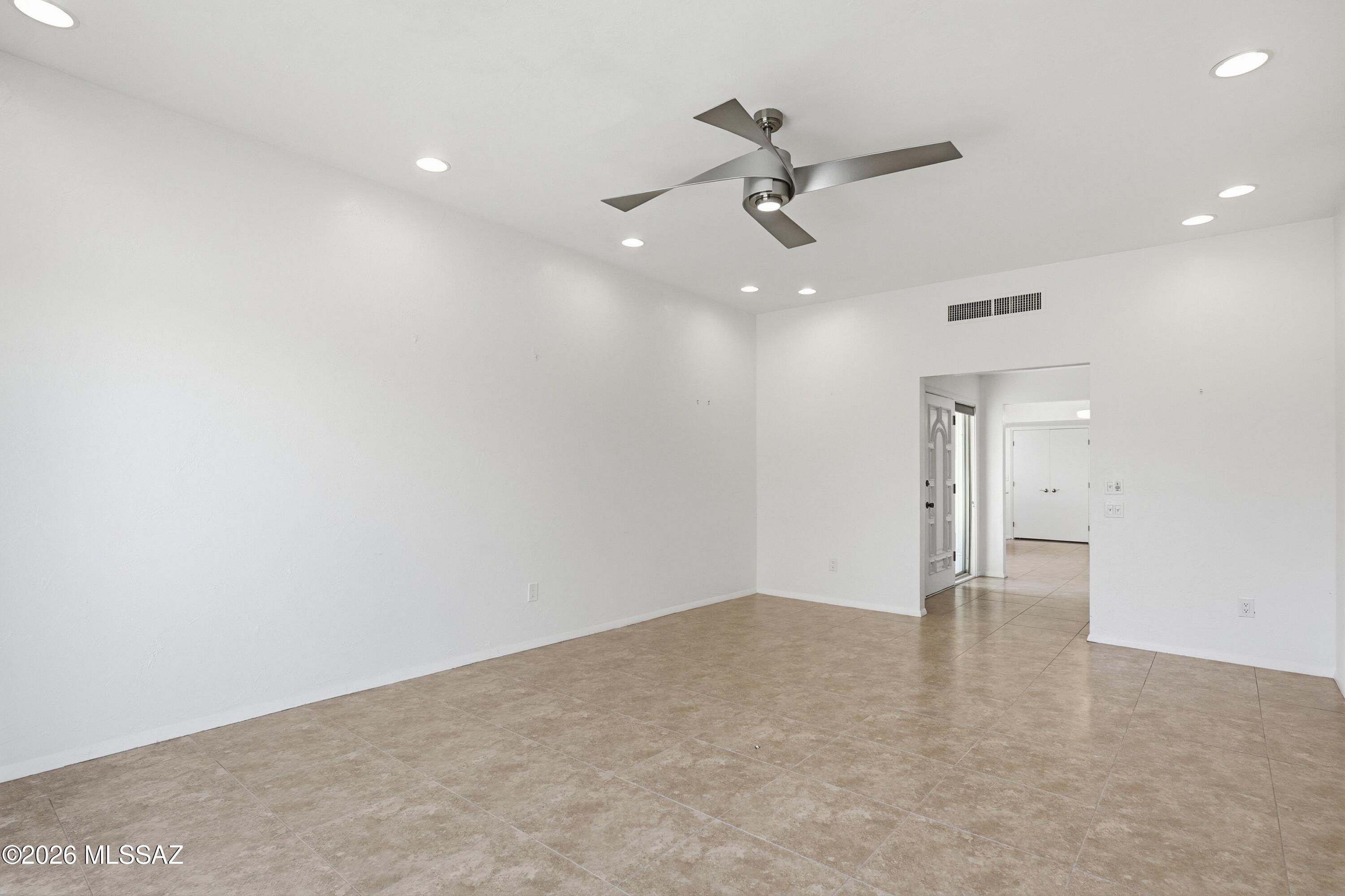 Colonia Verde (13-17) - Residential