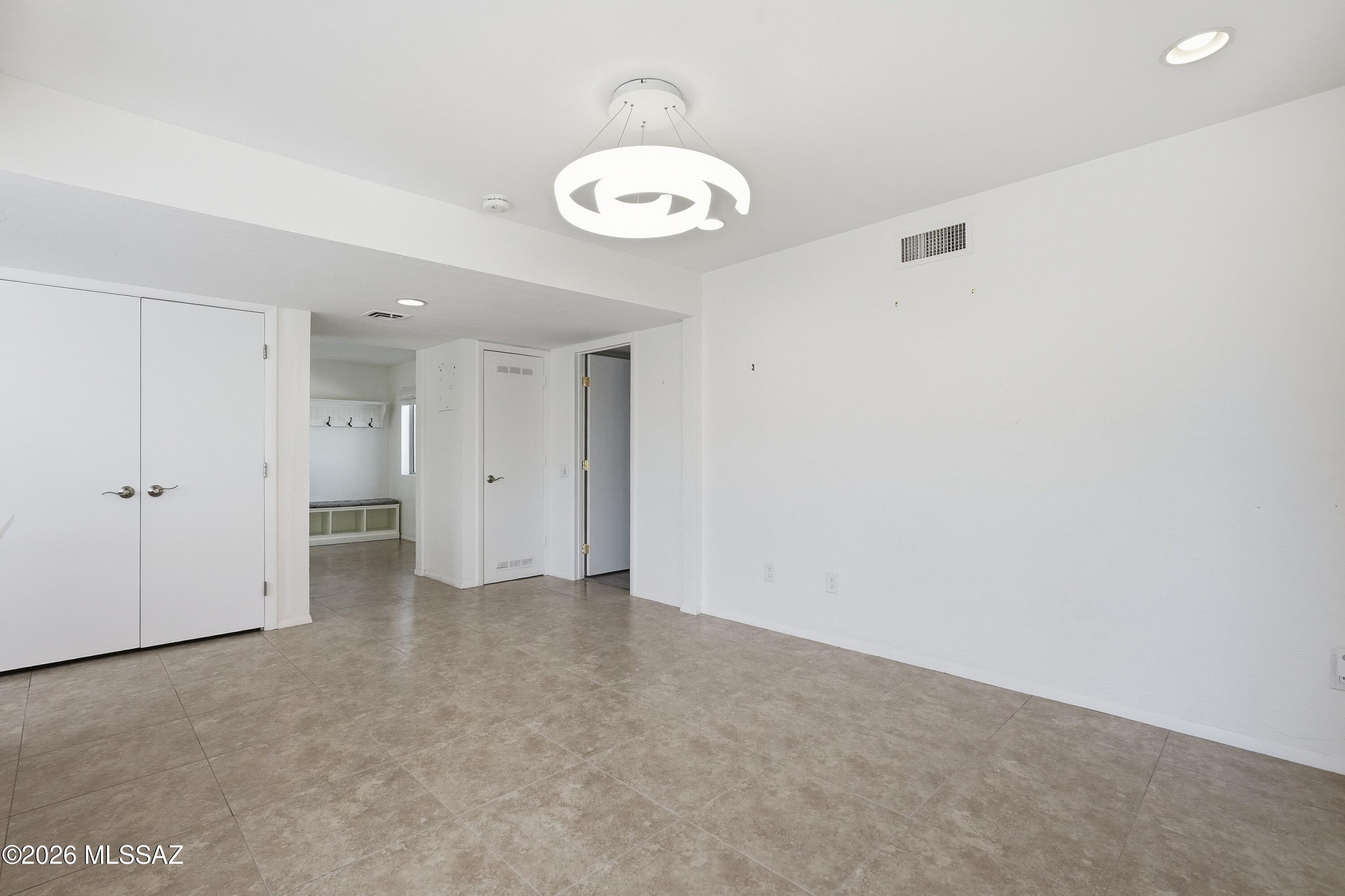 Colonia Verde (13-17) - Residential