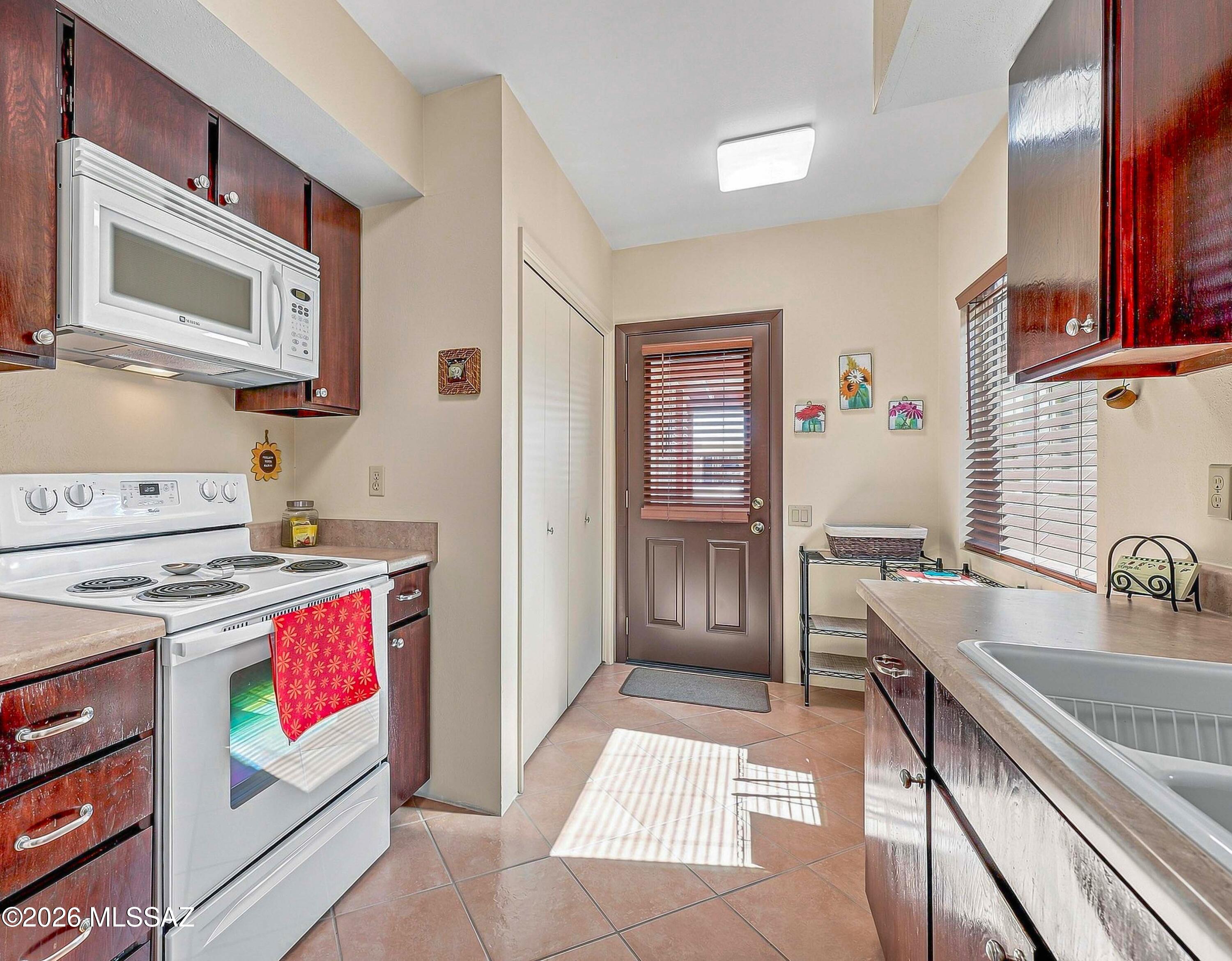 Green Valley Desert Meadows Townhouses (82-197) - Residential