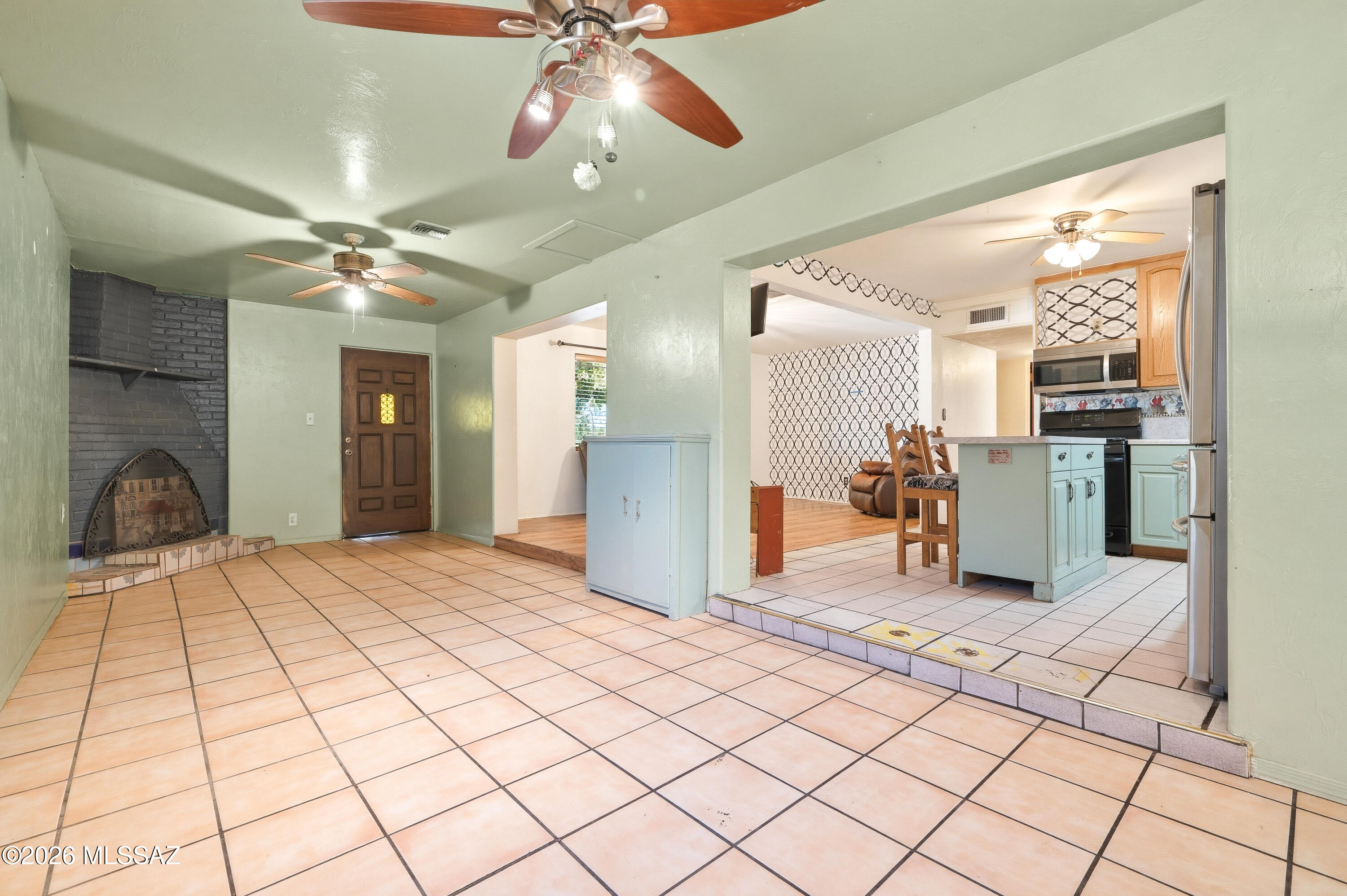 Country Club Manor - Residential