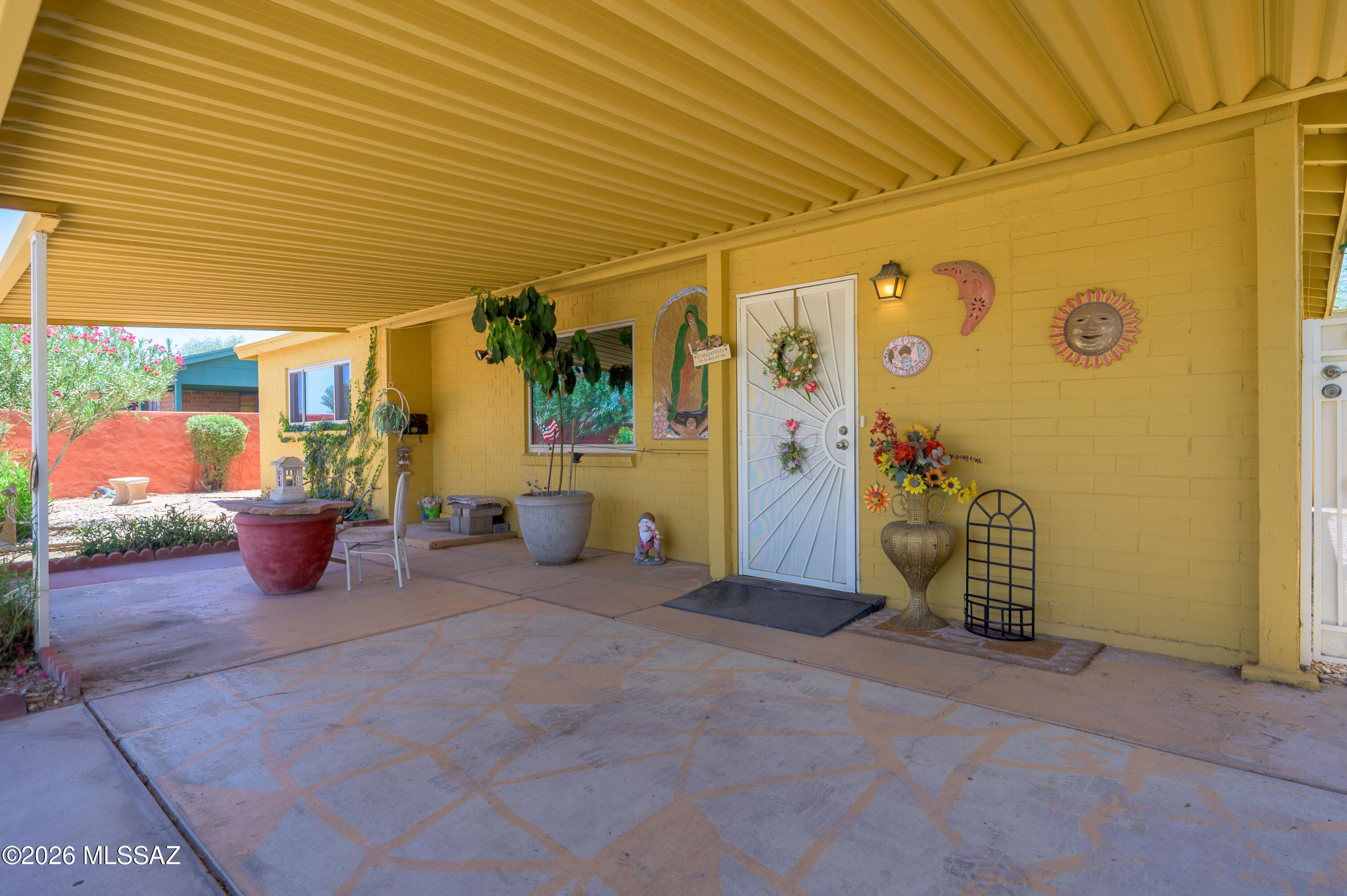 Country Club Manor - Residential