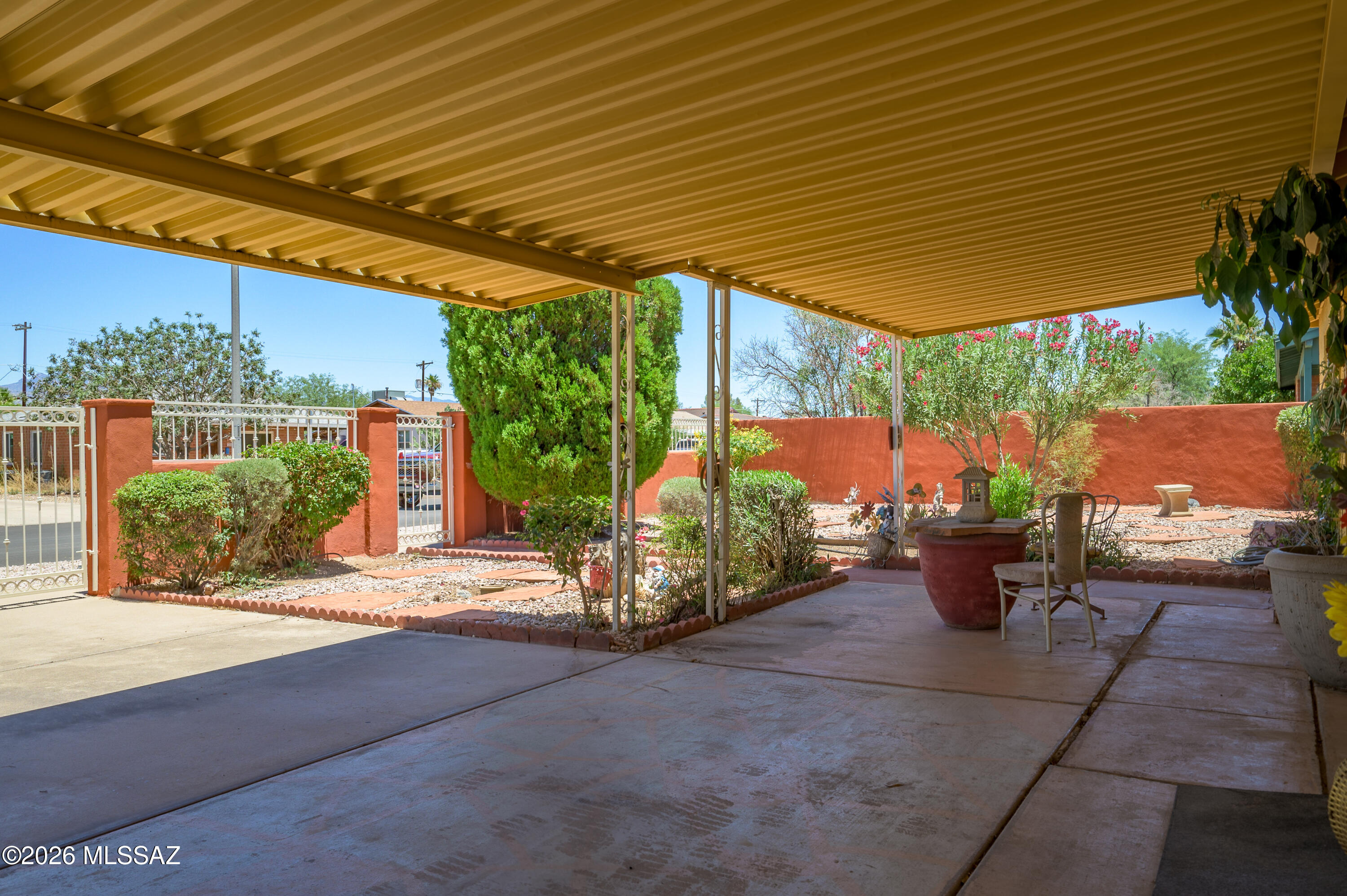 Country Club Manor - Residential