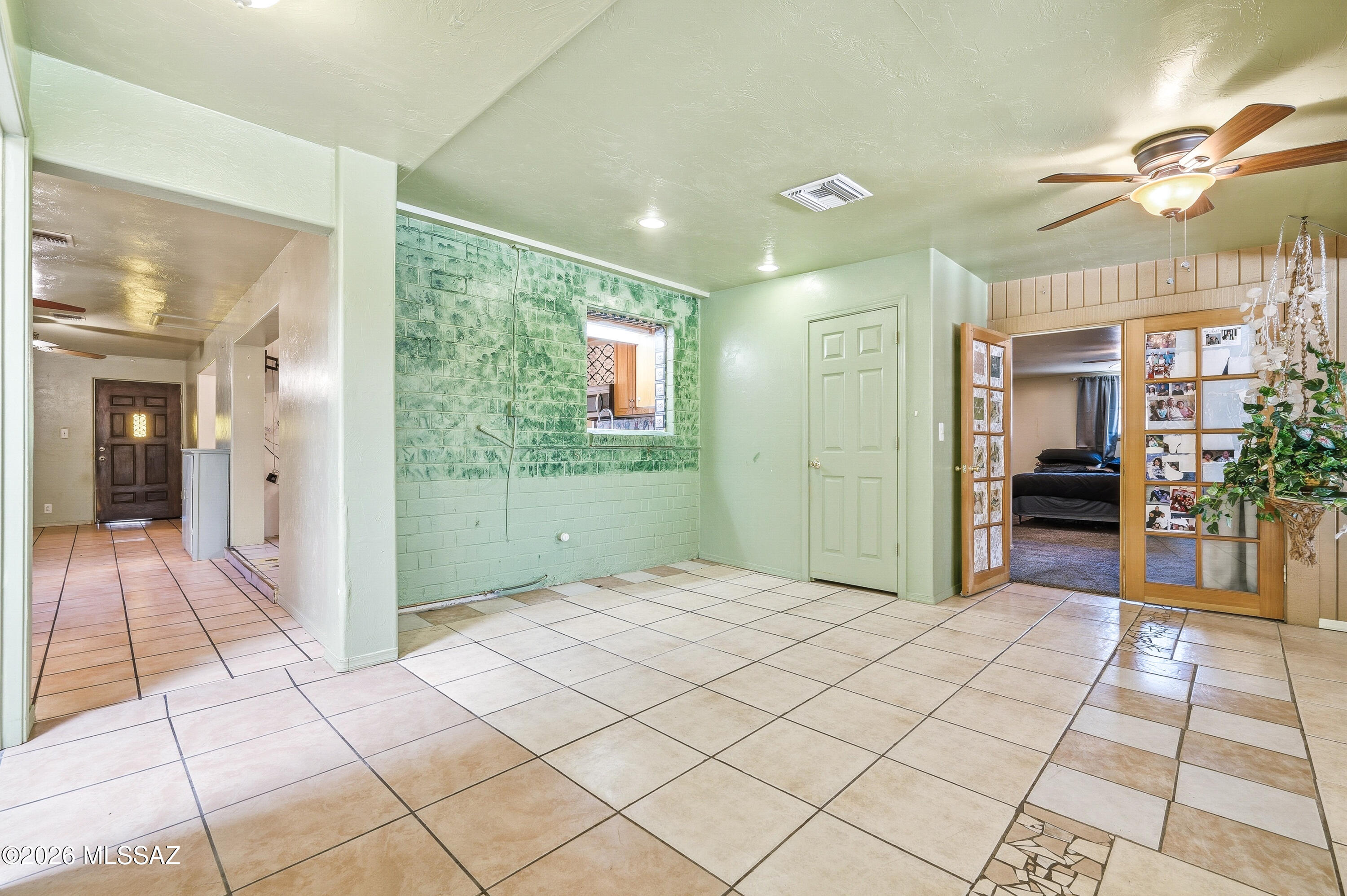 Country Club Manor - Residential