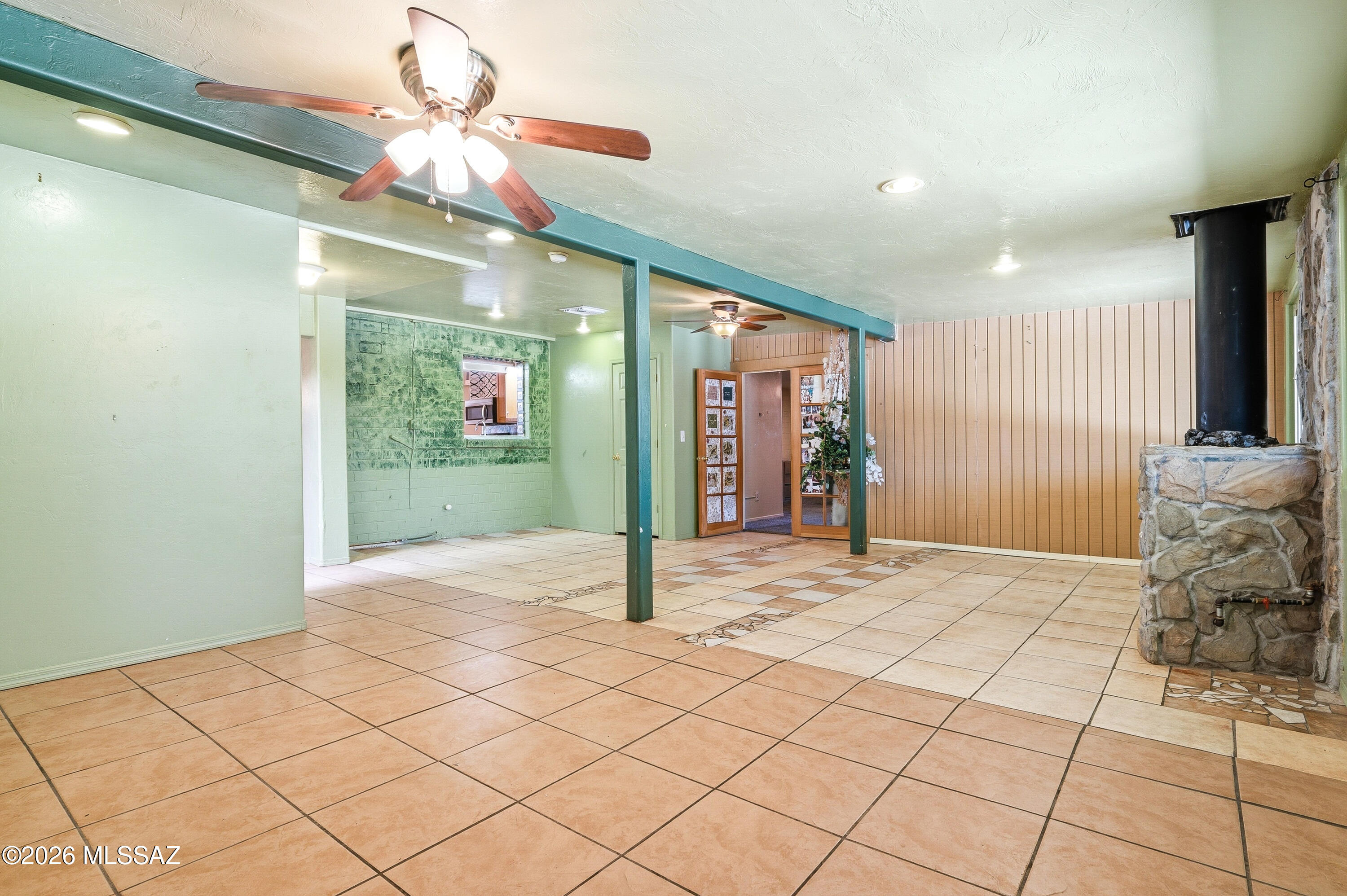 Country Club Manor - Residential