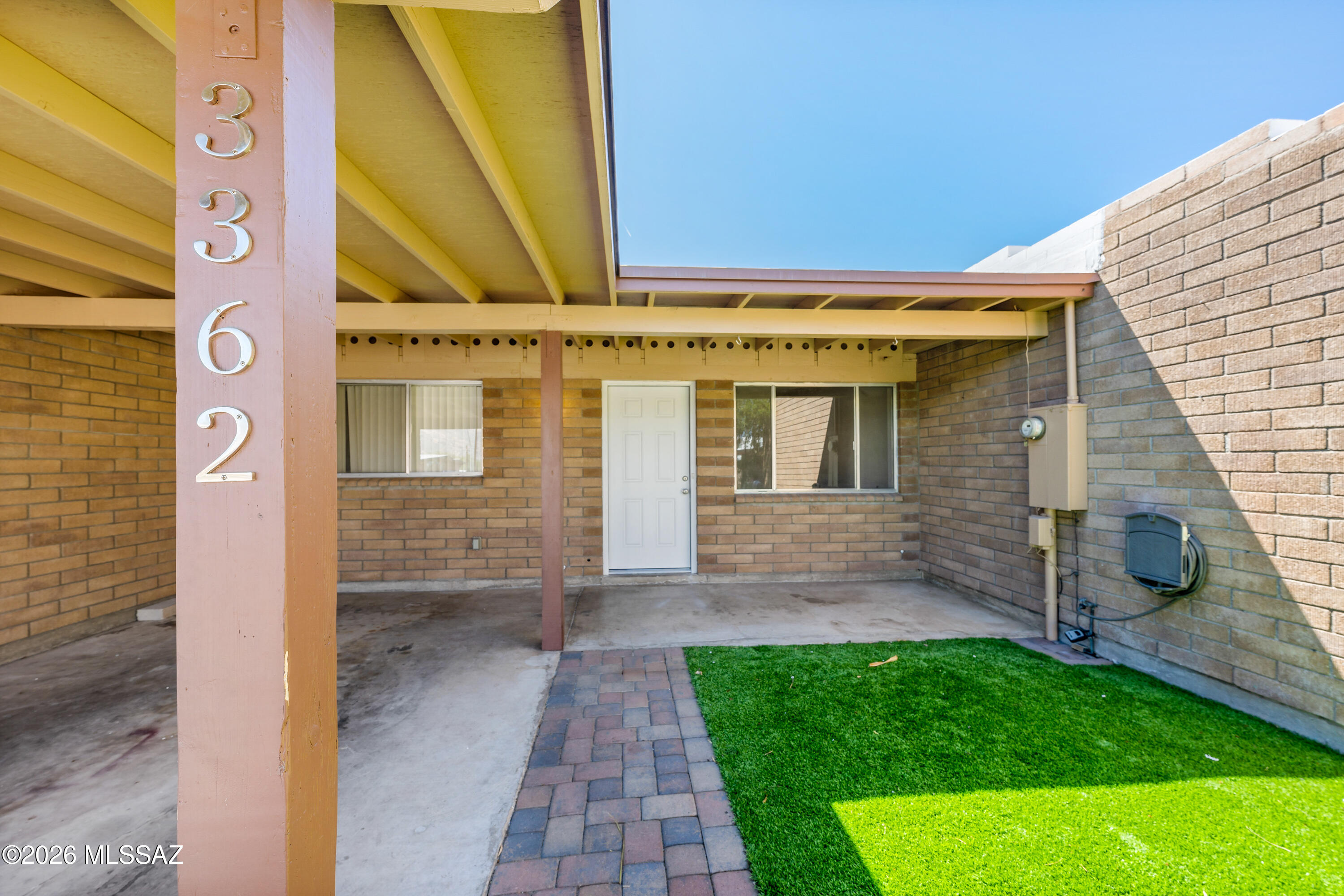 This charming two-bedroom, two-bathroom townhome is centrally located in Tucson, Arizona. Situated just off Fort Lowell Road and tucked away in a private community, this home offers a peaceful and serene atmosphere.

The home features a cozy kitchen and comfortable living area, perfect for everyday living. Both bedrooms are spacious and inviting, while the bathrooms have been recently updated with modern finishes.

Enjoy the private backyard, ideal for entertaining guests or relaxing during quiet evenings outdoors.
