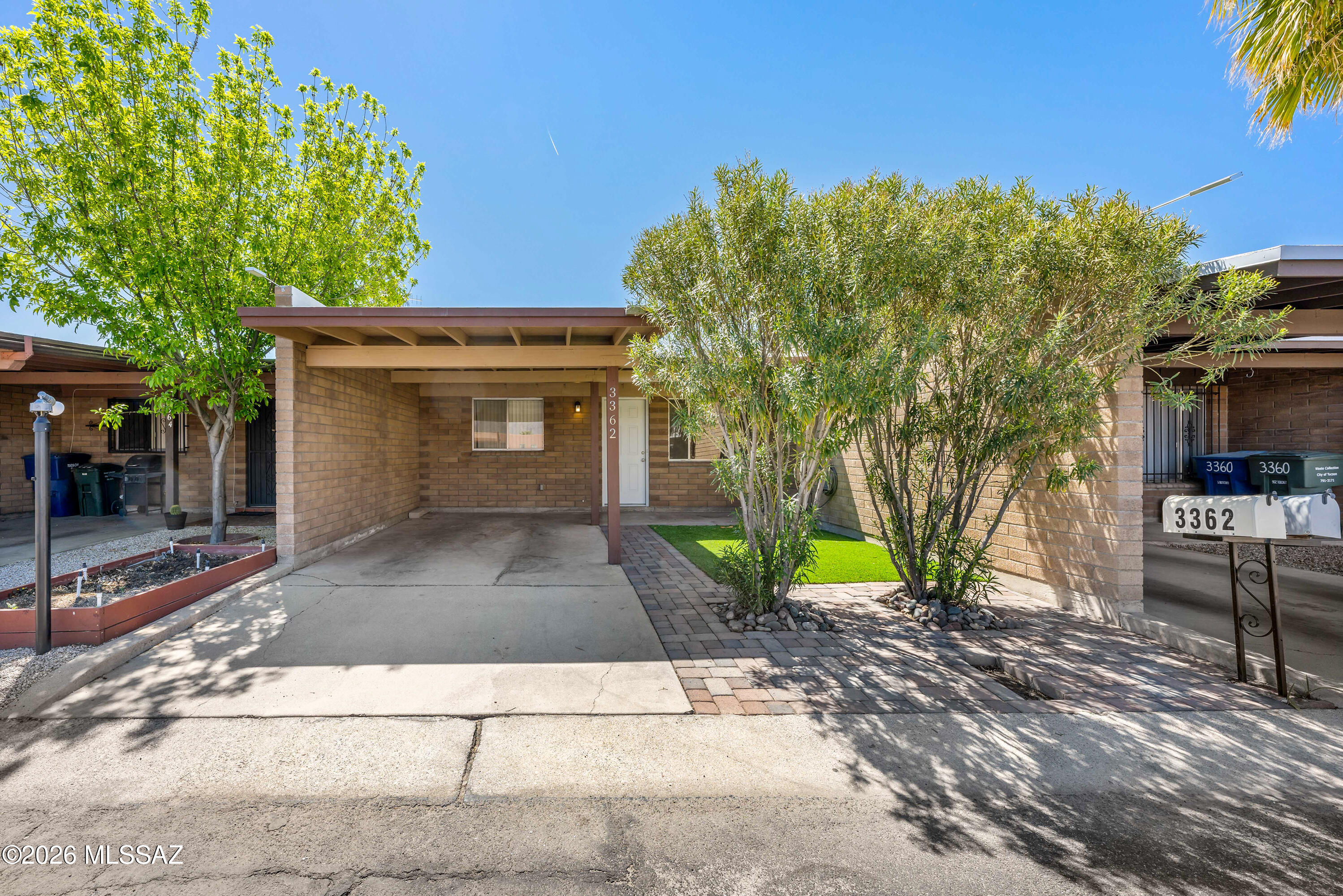 Ft. Lowell Gardens Twnhss. (1-18) - Residential Lease