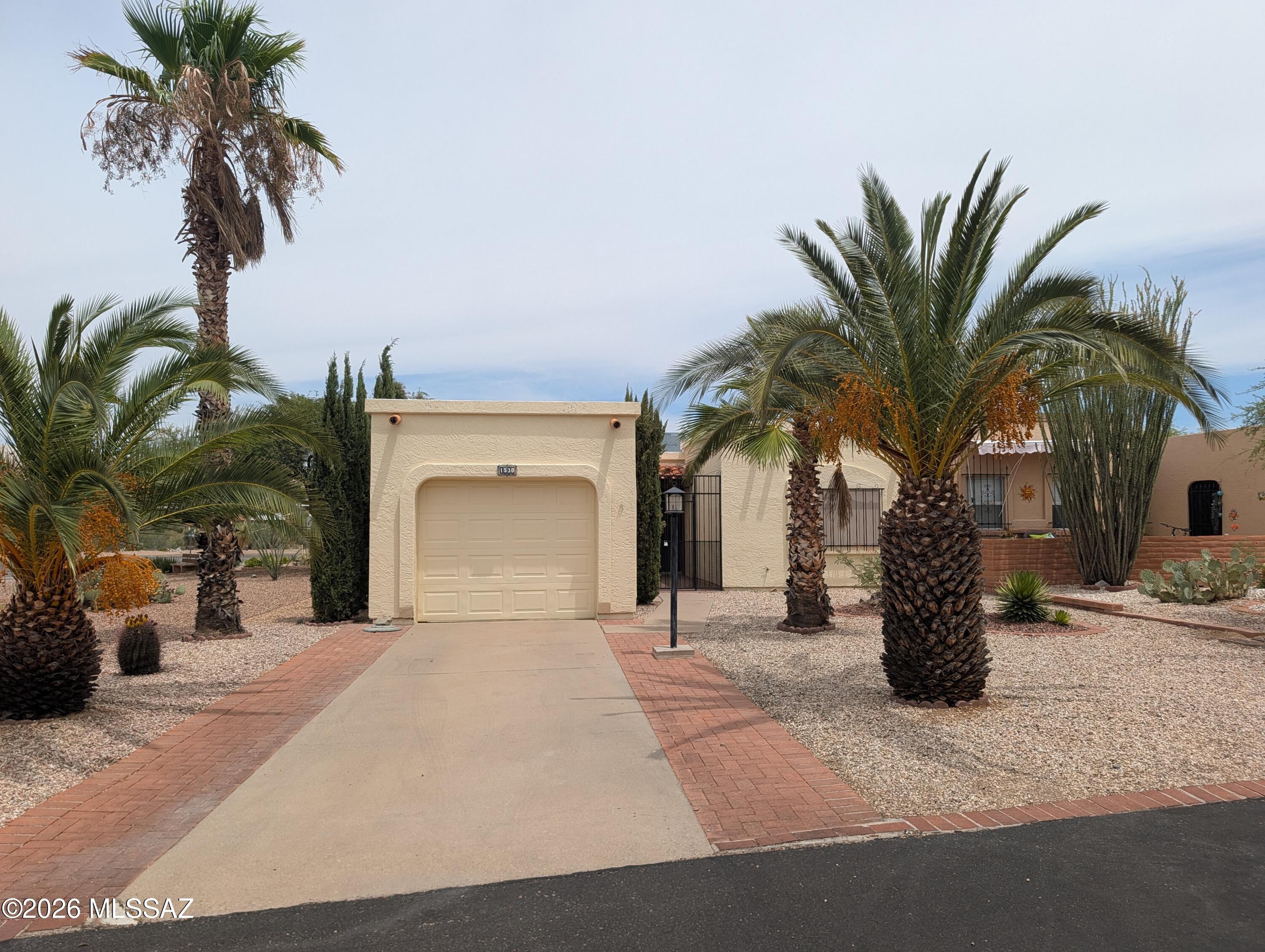 Welcome to this wonderful end unit townhome in Green Valley's Desert Hills. A 2 bed, 2 bath home offering 1,330 sq ft of living with a bonus office/workspace off the kitchen, a cedar-lined master closet with built-in safe, brand new carpet, and a jetted tub in the bath. With its easy-care desert landscaping this low-maintenance retreat  is perfect for all year or seasonal living. As part of Green Valley Recreation, owners enjoy access to 13 recreation centers with pools, spas, fitness rooms, tennis and pickleball courts, and 60+ social clubs. Minutes from Camino Del Sol shopping, dining, and the Santa Rita Mountains. Schedule a showing today!